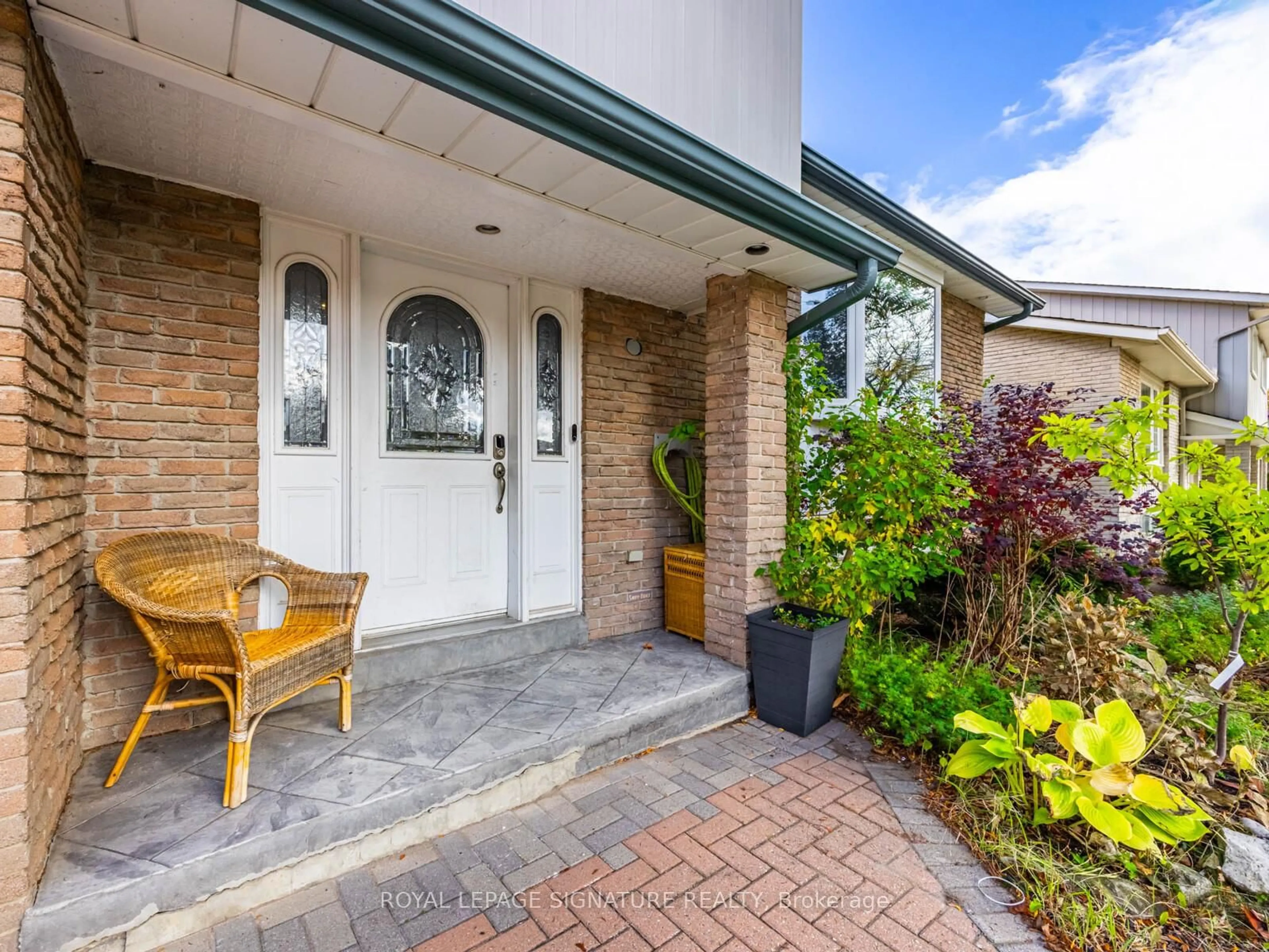 Unknown for 2606 Kinnerton Cres, Mississauga Ontario L5K 2B2