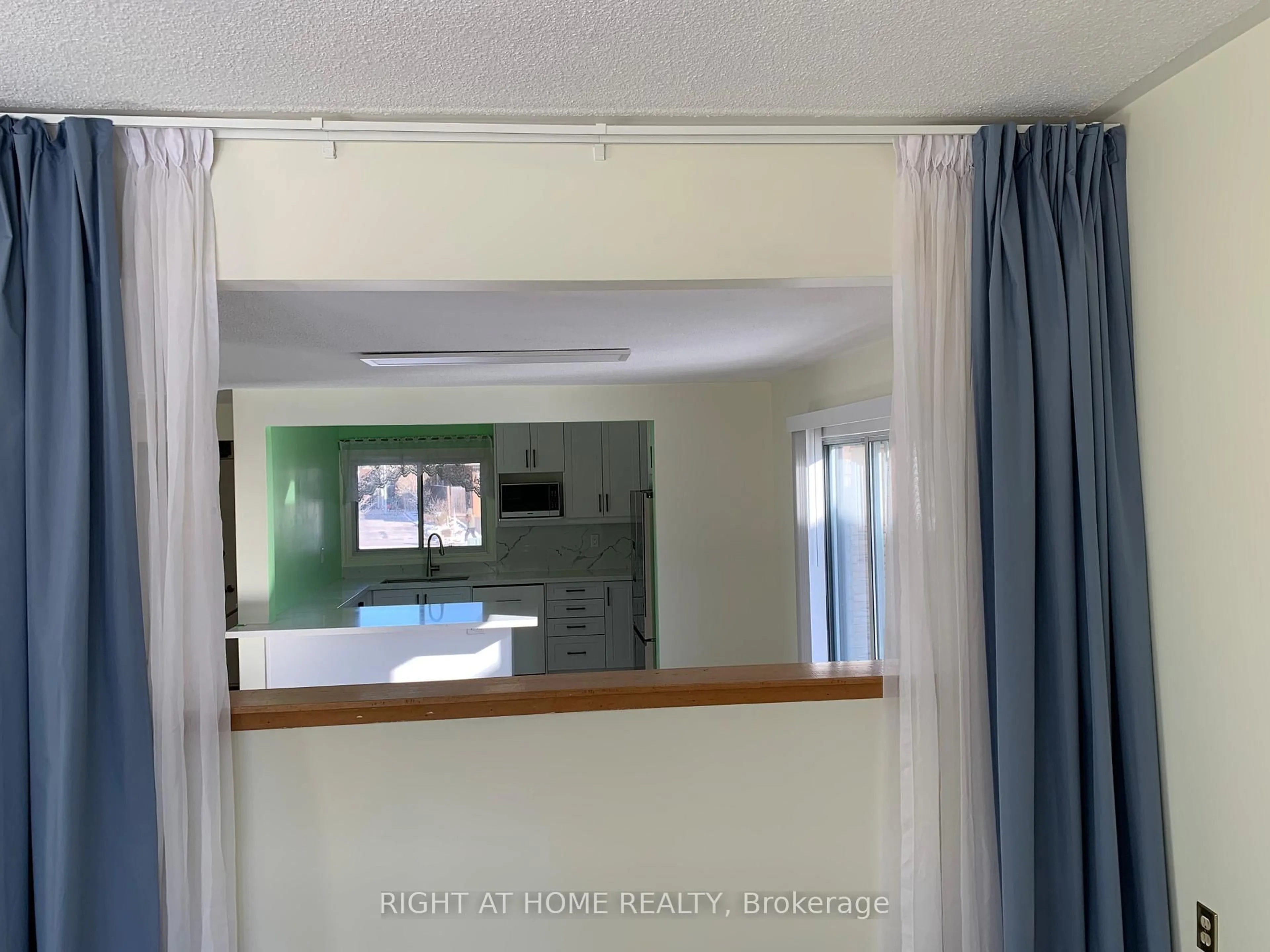 Unknown for 2423 Delkus Cres, Mississauga Ontario L5A 1K8