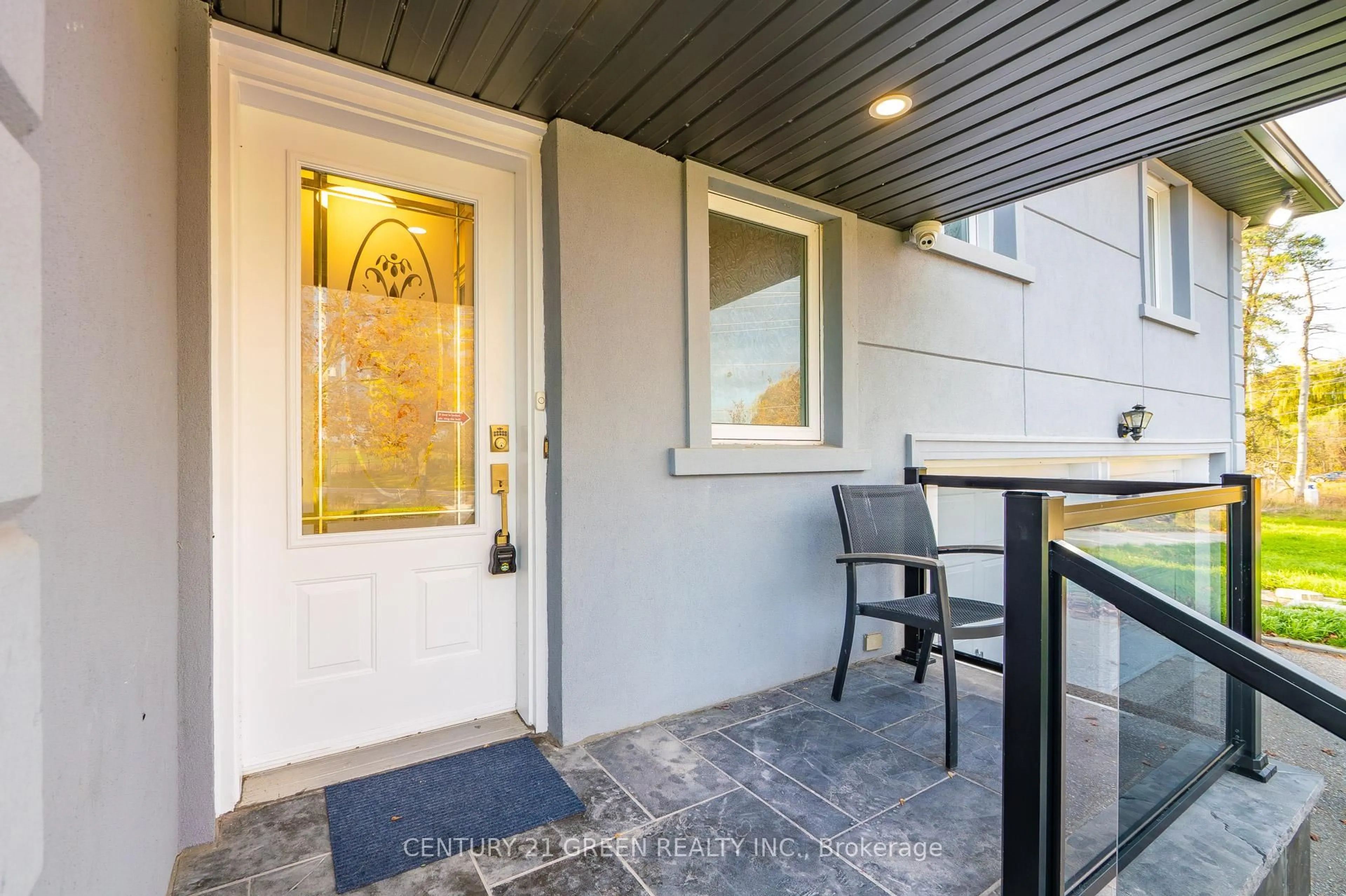 Indoor entryway for 4512 Tremaine Rd, Milton Ontario L9T 2Y1