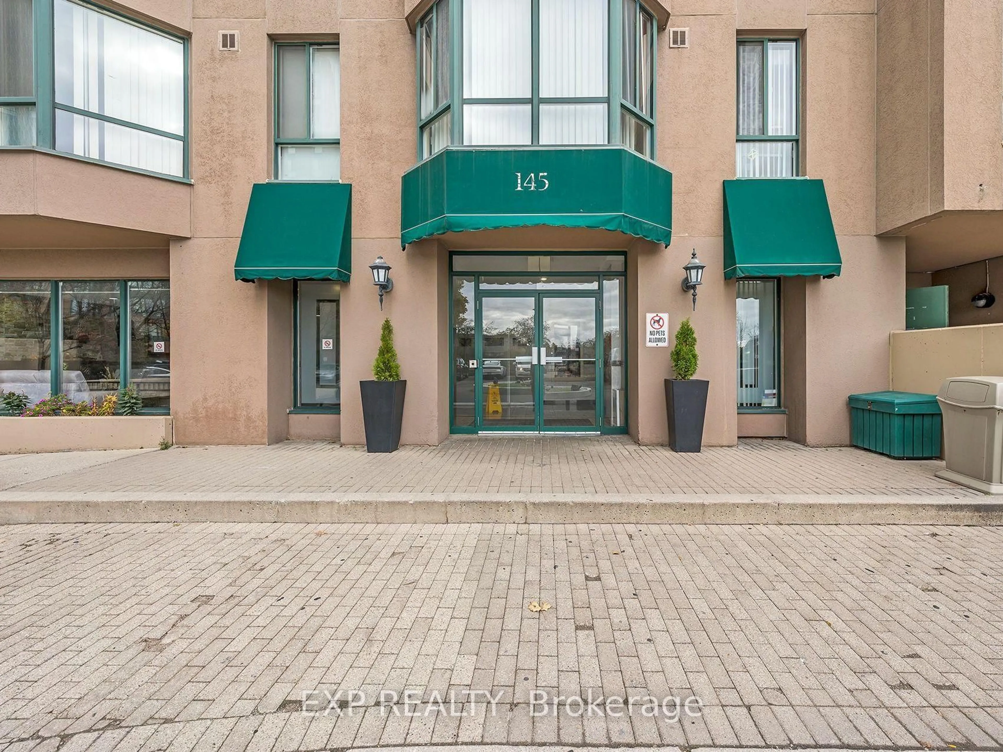 Indoor foyer for 145 Hillcrest Ave #1812, Mississauga Ontario L5B 3Z1