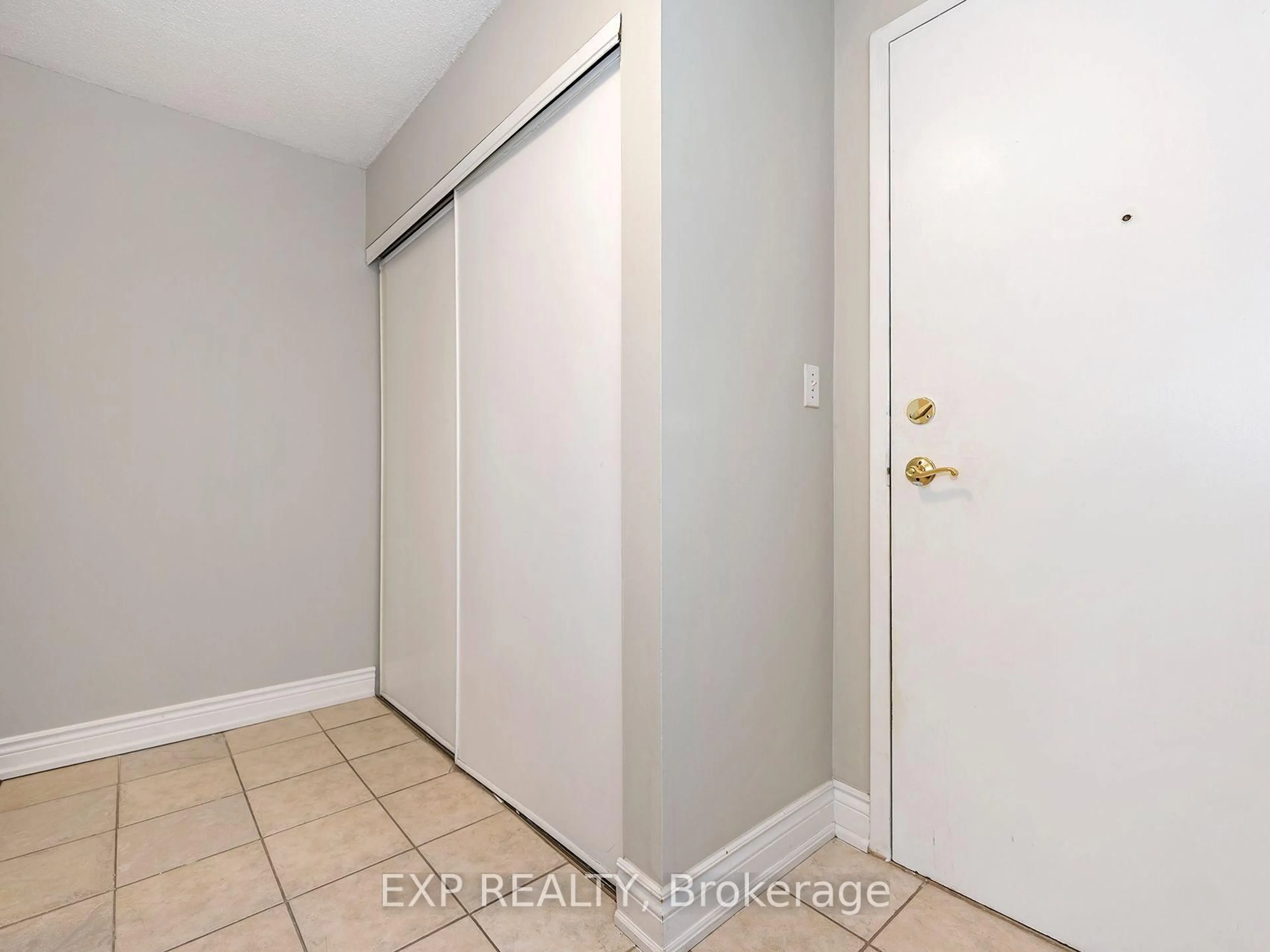 Unknown for 145 Hillcrest Ave #1812, Mississauga Ontario L5B 3Z1