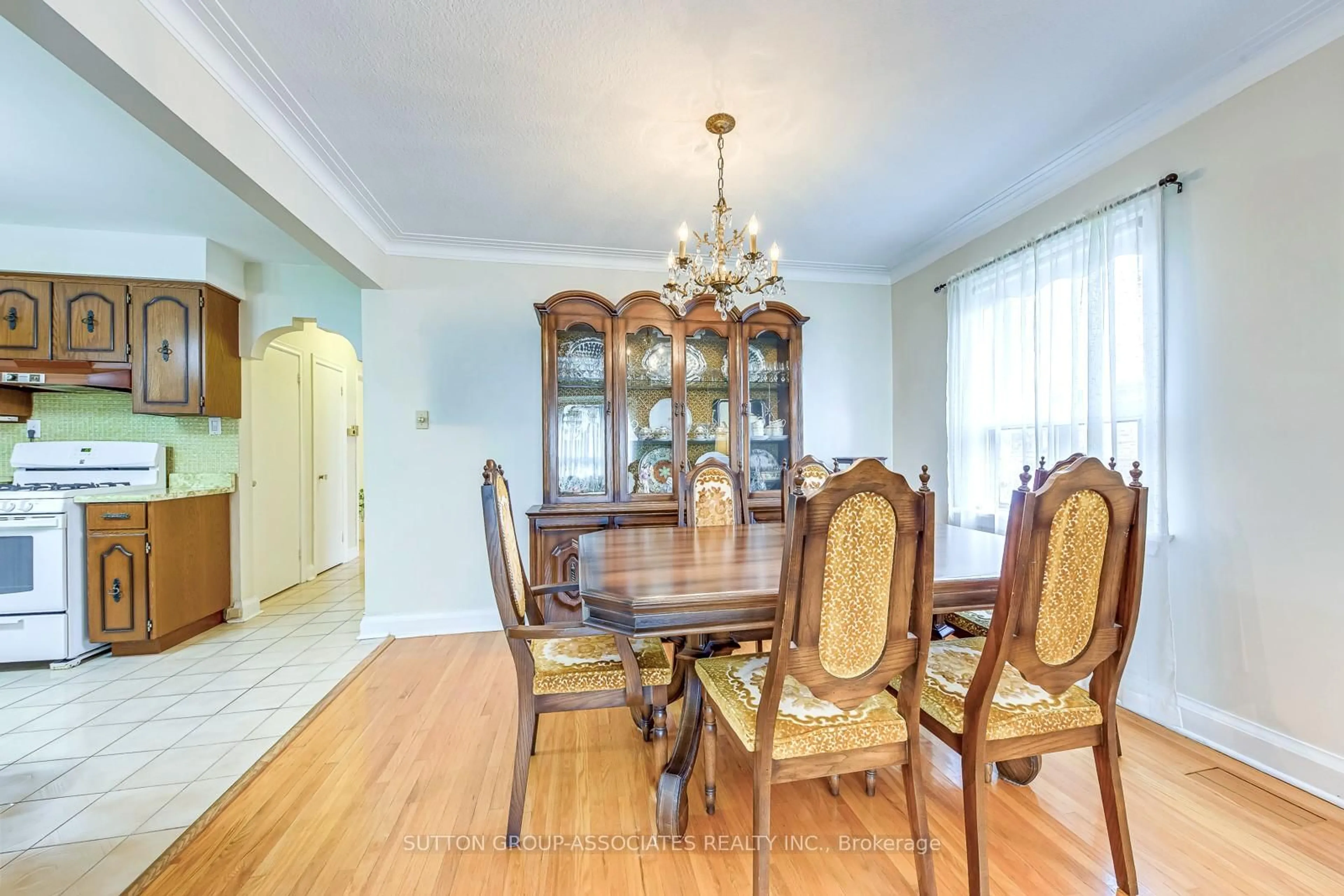 Dining room, wood/laminate floor for 136 Anthony Rd, Toronto Ontario M3K 1B6