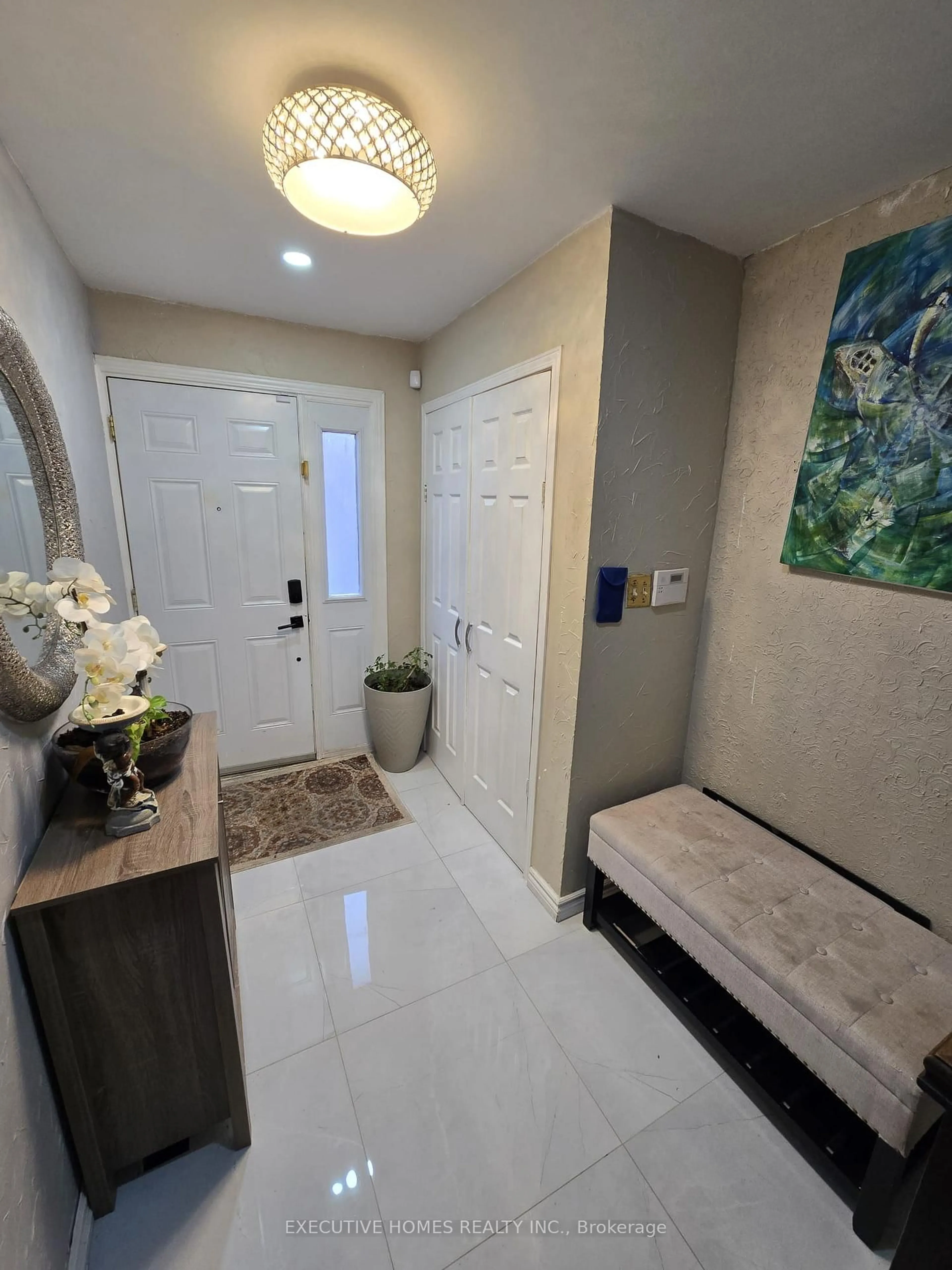 Indoor entryway for 61 Collins Cres, Brampton Ontario L6V 3N1