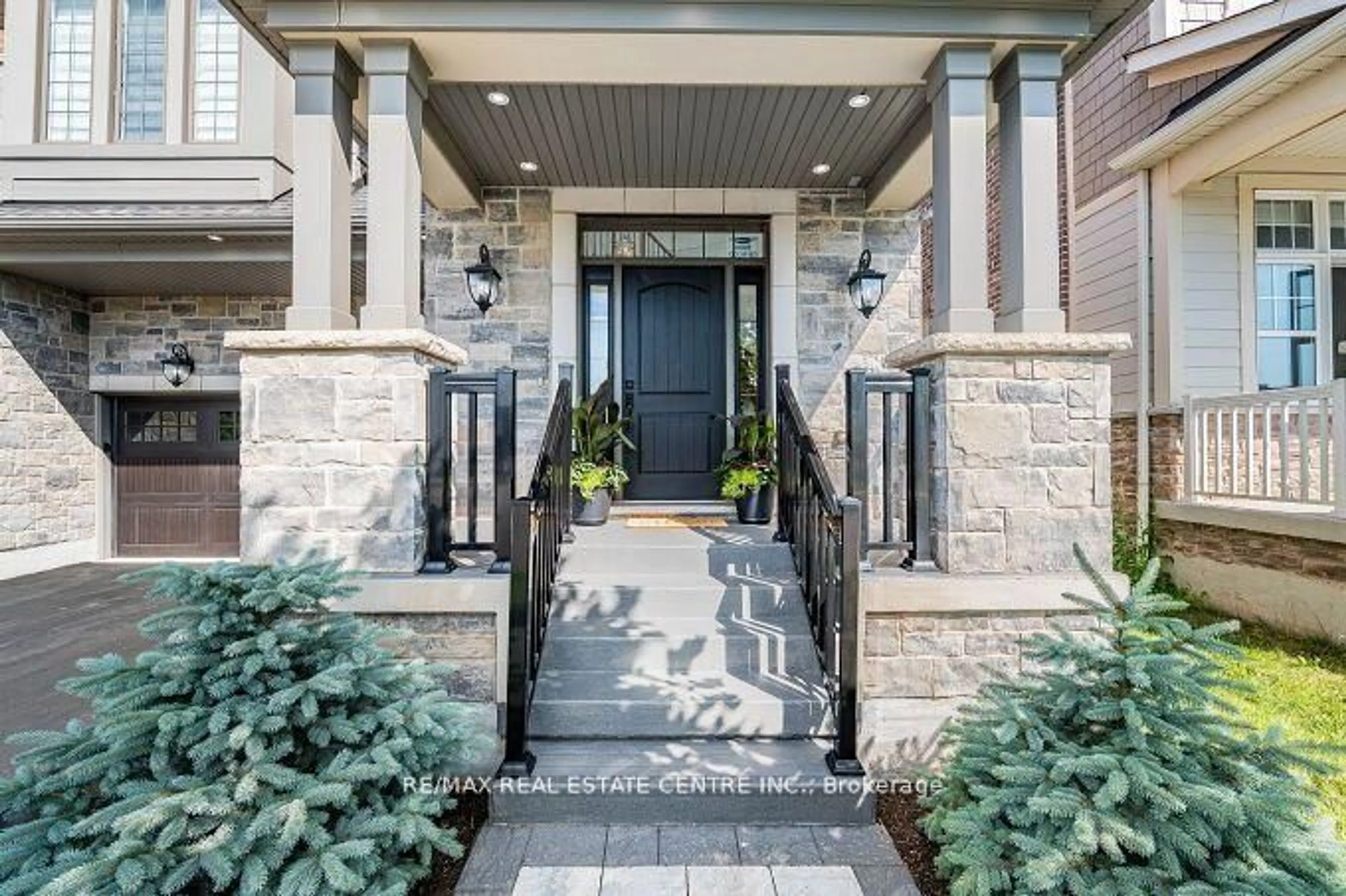 Indoor entryway for 323 Harold Dent Tr, Oakville Ontario L6M 1R3