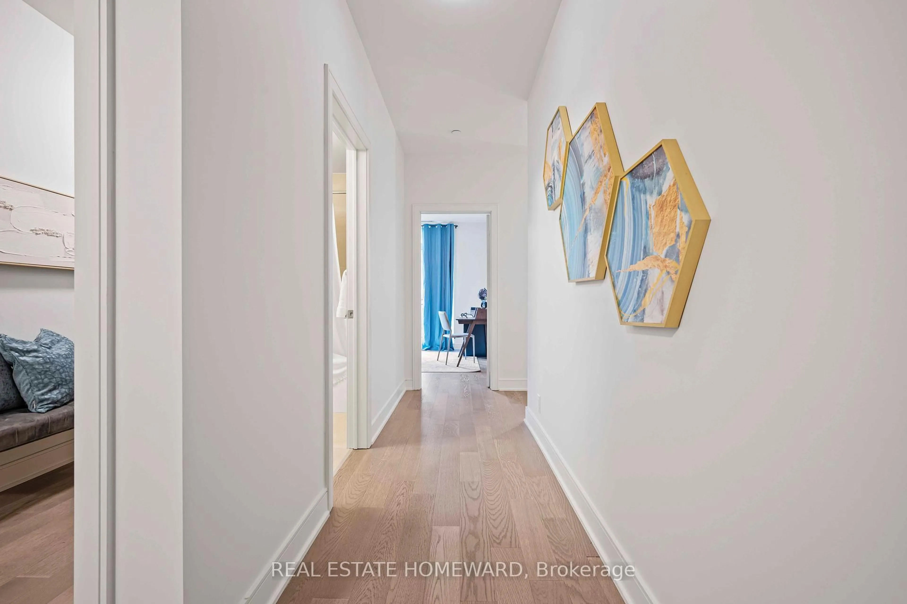 Indoor entryway for 1575 Lakeshore Rd #108, Mississauga Ontario L5J 0B1