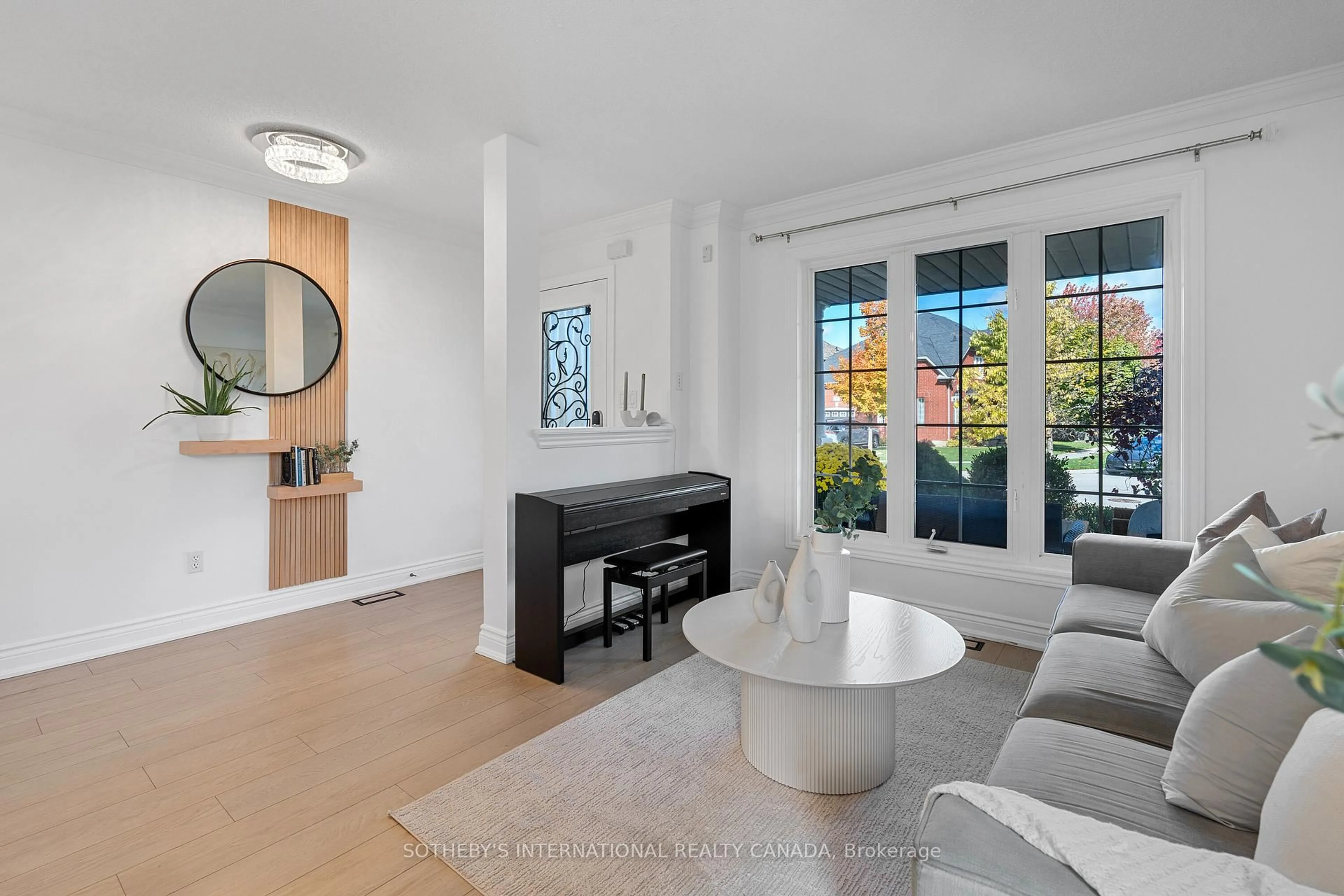 Living room with furniture, unknown for 2182 Meadowglen Dr, Oakville Ontario L6M 4C9