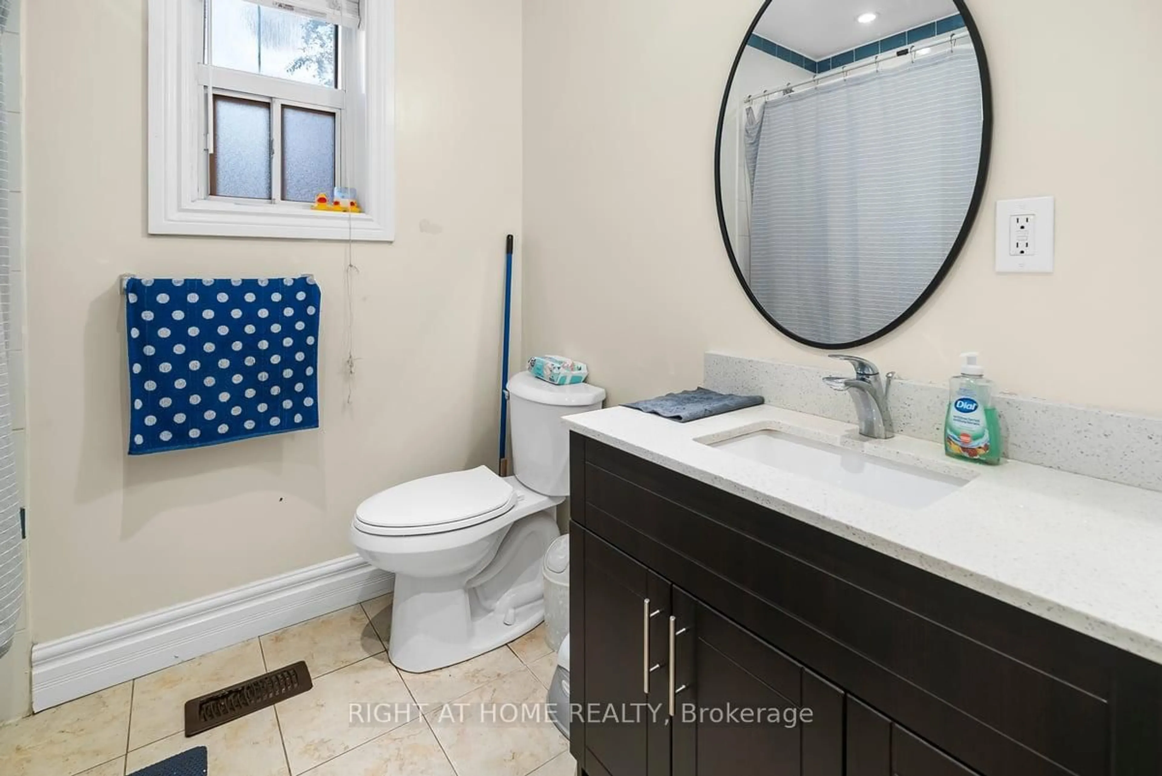 Standard bathroom, ceramic/tile floor for 6 Melody Rd, Toronto Ontario M9M 1C7