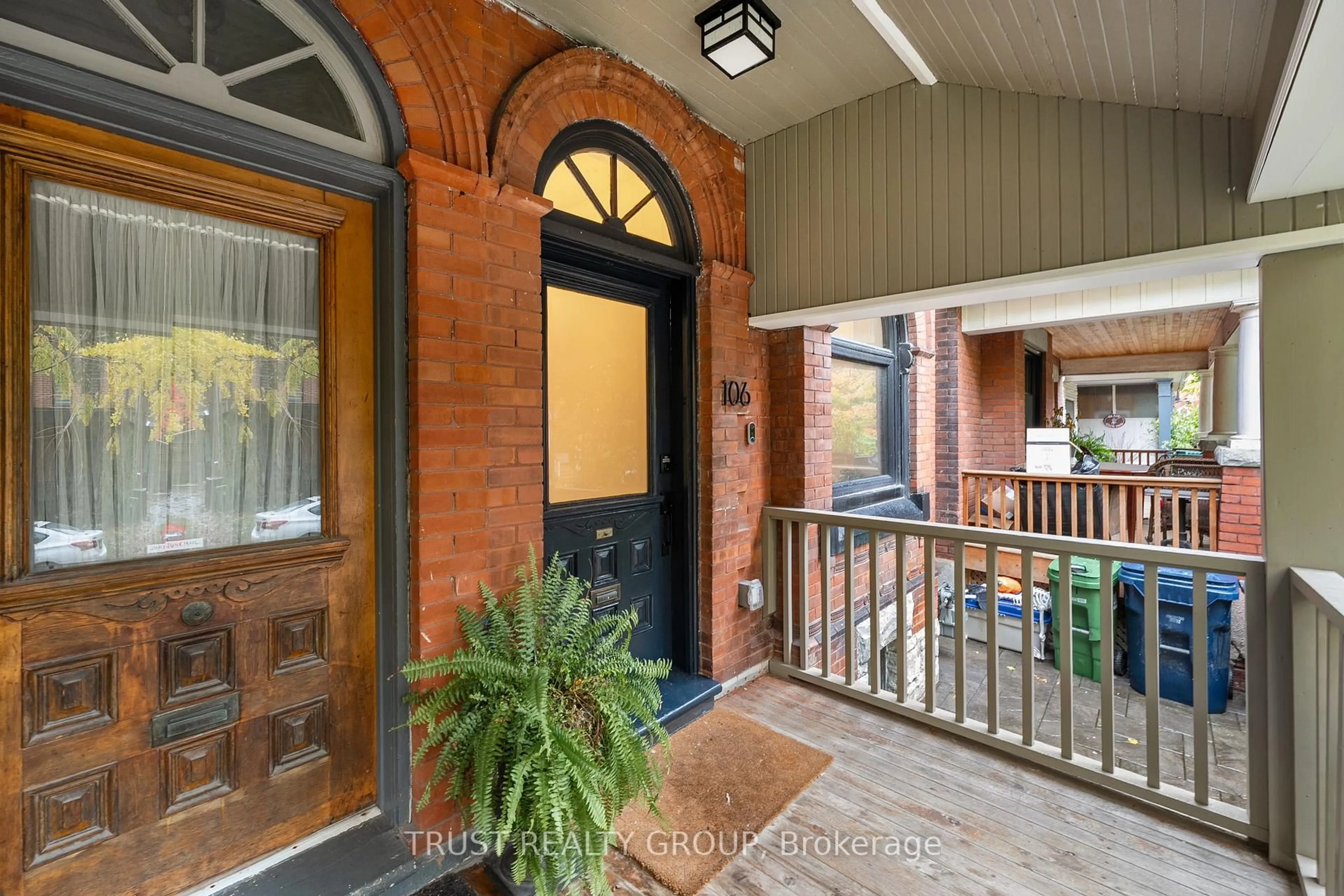 Indoor entryway for 106 Pearson Ave, Toronto Ontario M6R 1G5