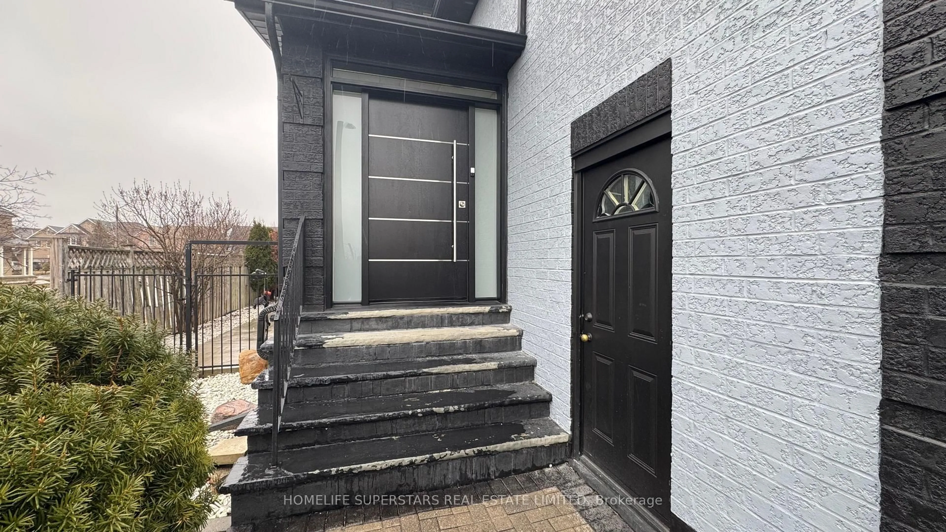 Indoor entryway for 159 Richvale Dr, Brampton Ontario L6Z 4P6
