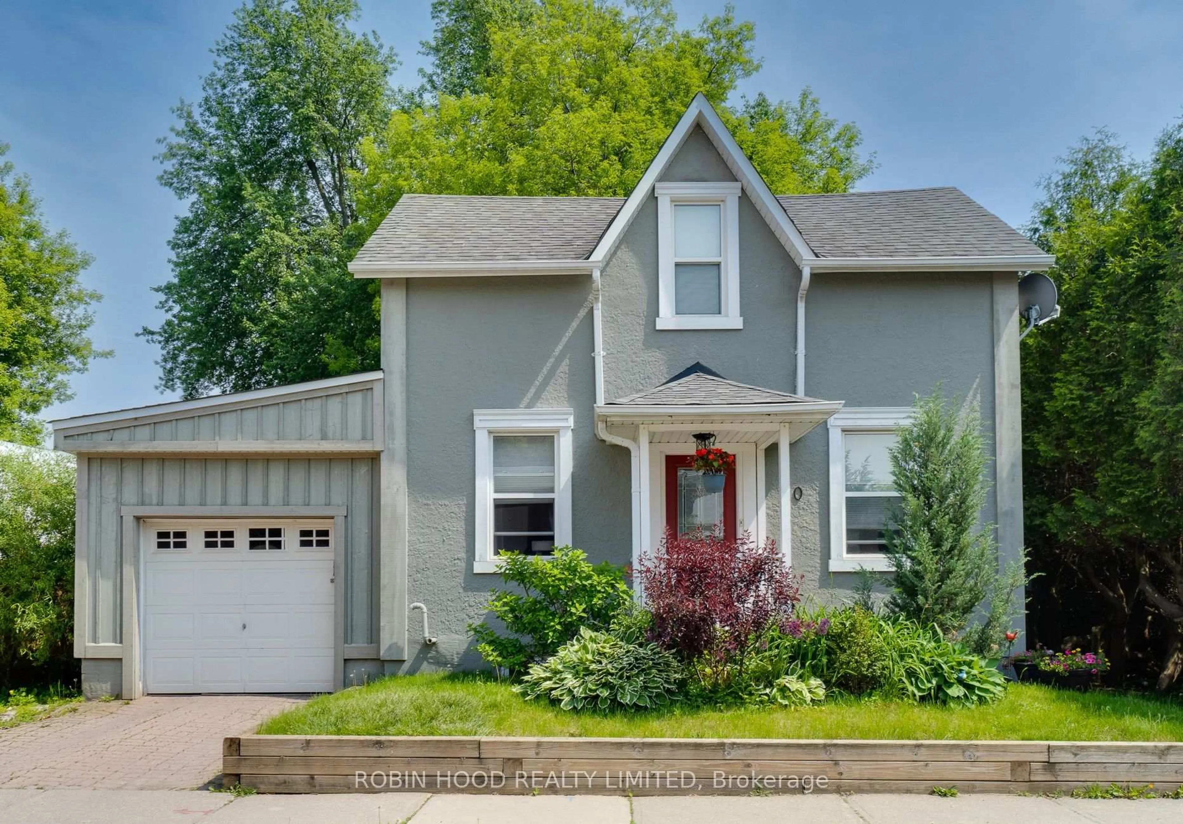 Home with vinyl exterior material, street for 10 Knox St, Halton Hills Ontario L7J 1C7