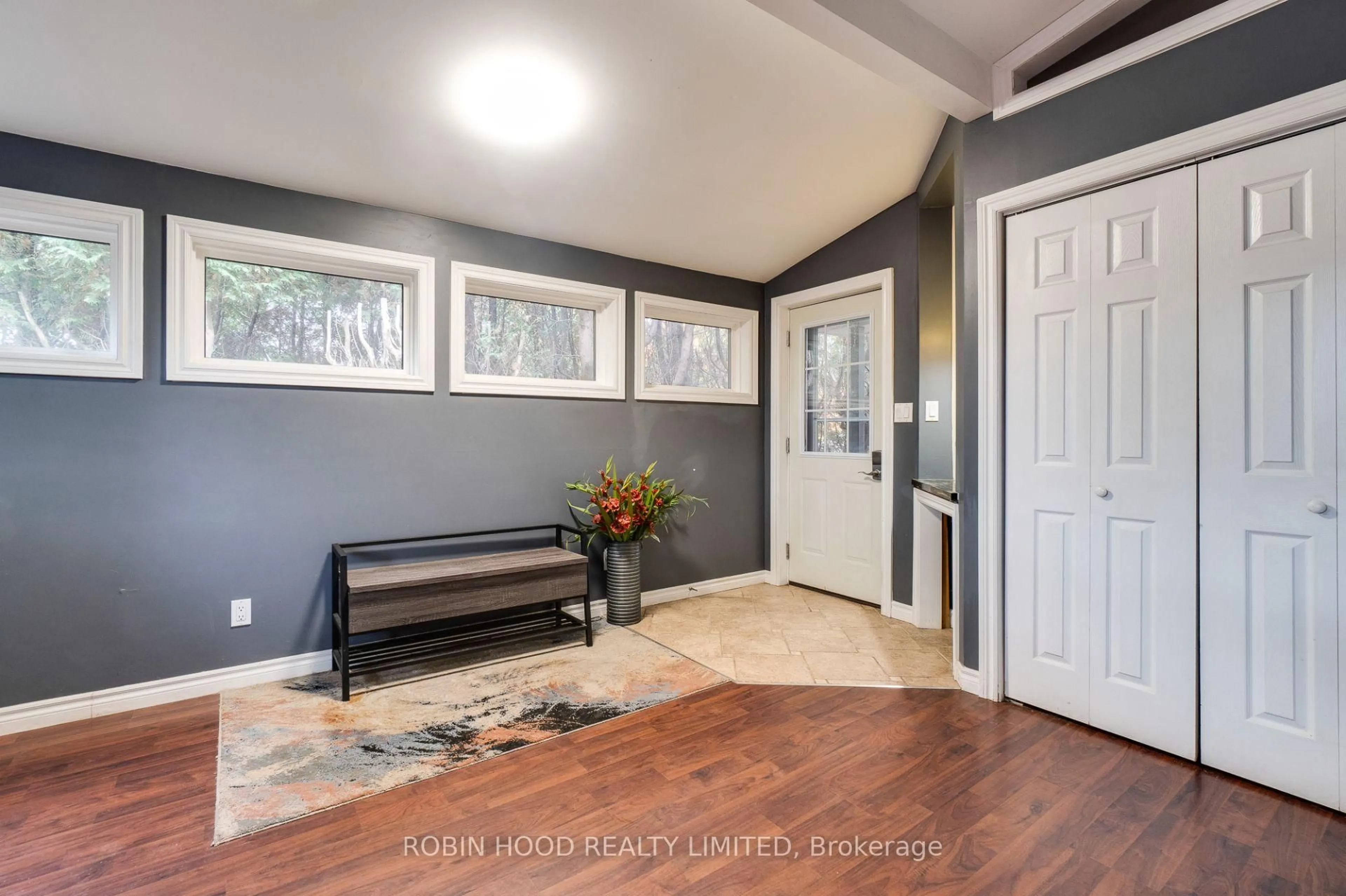 Indoor entryway for 10 Knox St, Halton Hills Ontario L7J 1C7