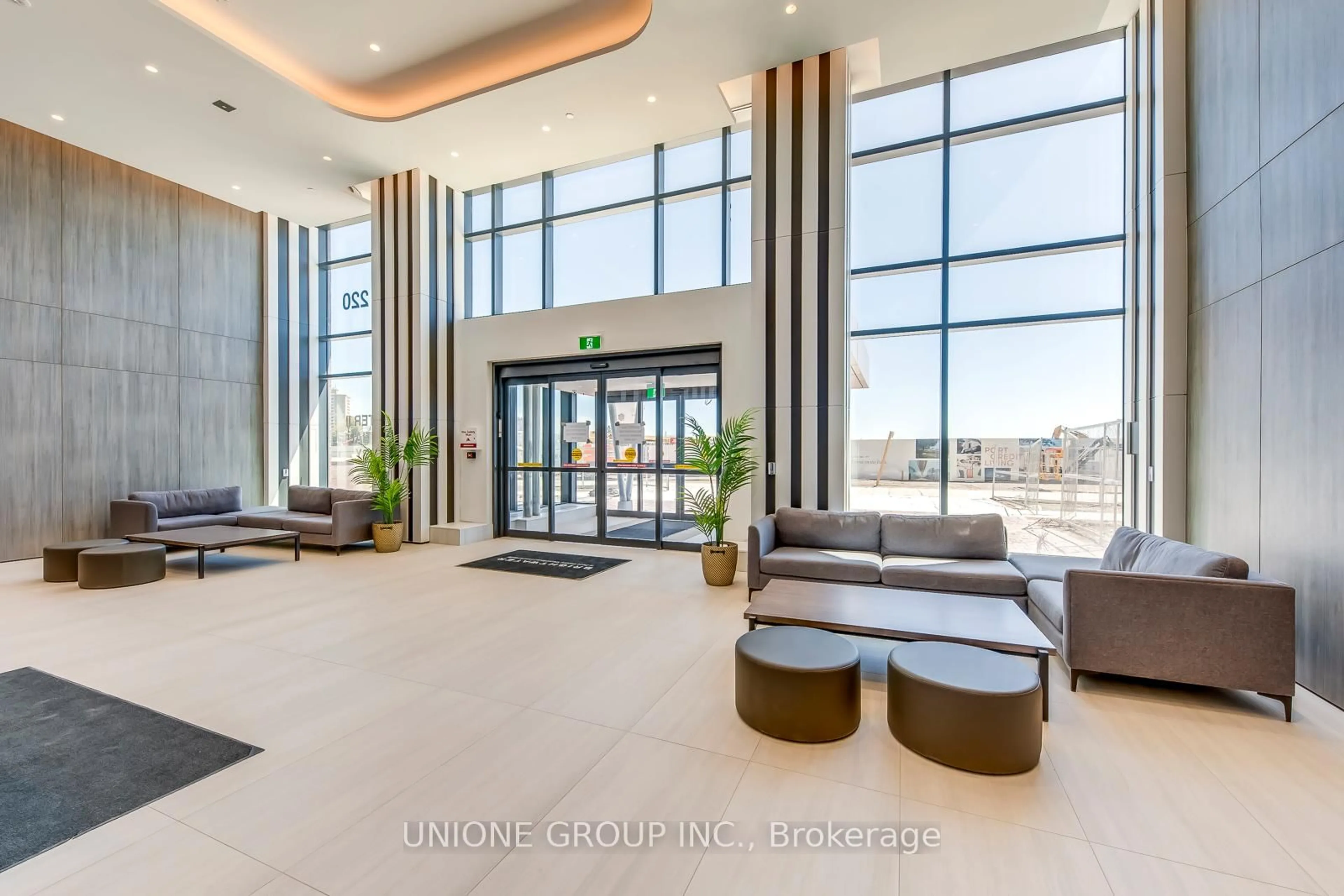 Indoor foyer for 220 Missinnihe Way #1015, Mississauga Ontario L5H 0A9