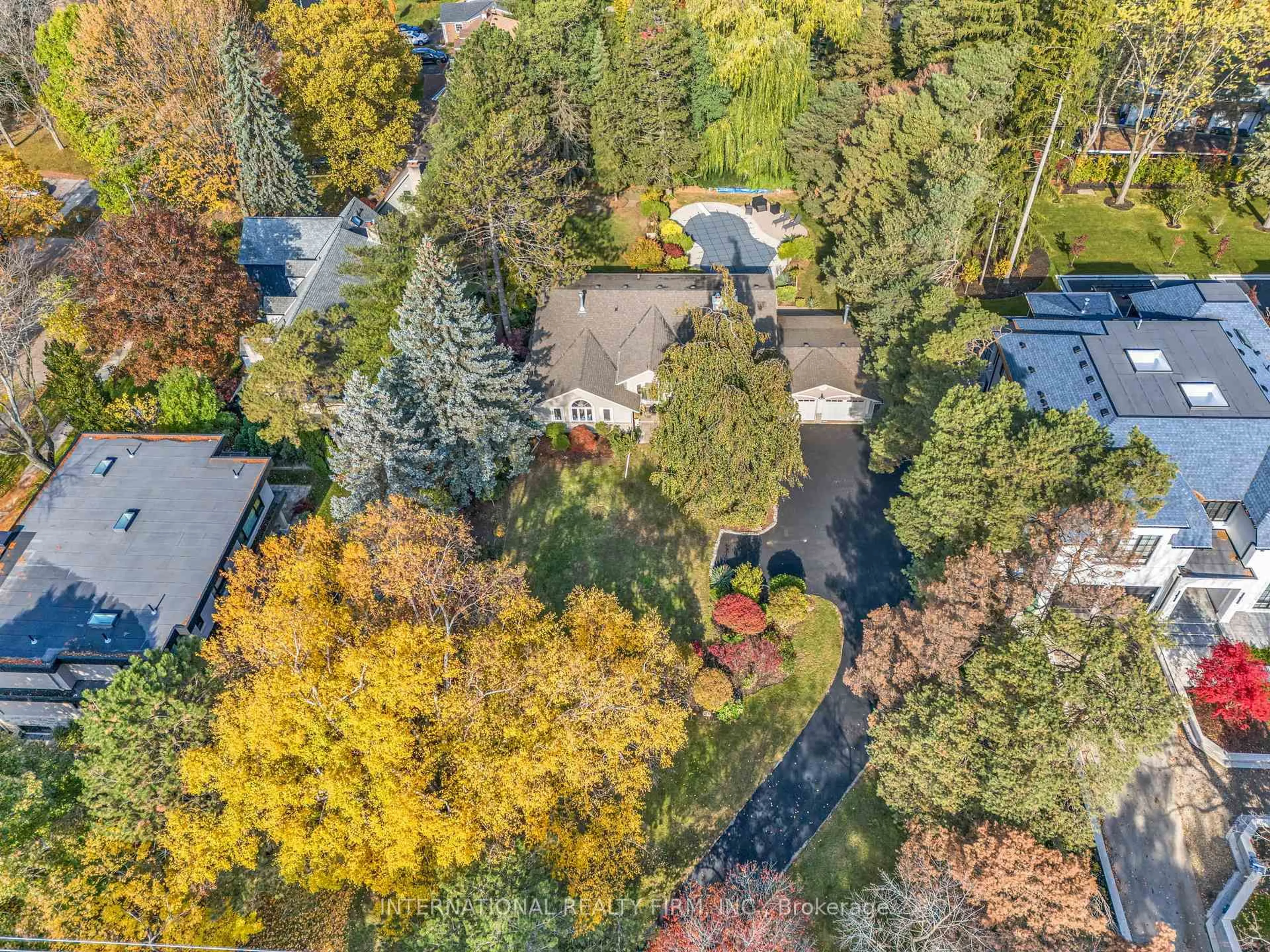 A pic from outside/outdoor area/front of a property/back of a property/a pic from drone, forest/trees view for 1049 Indian Rd, Mississauga Ontario L5H 1R6
