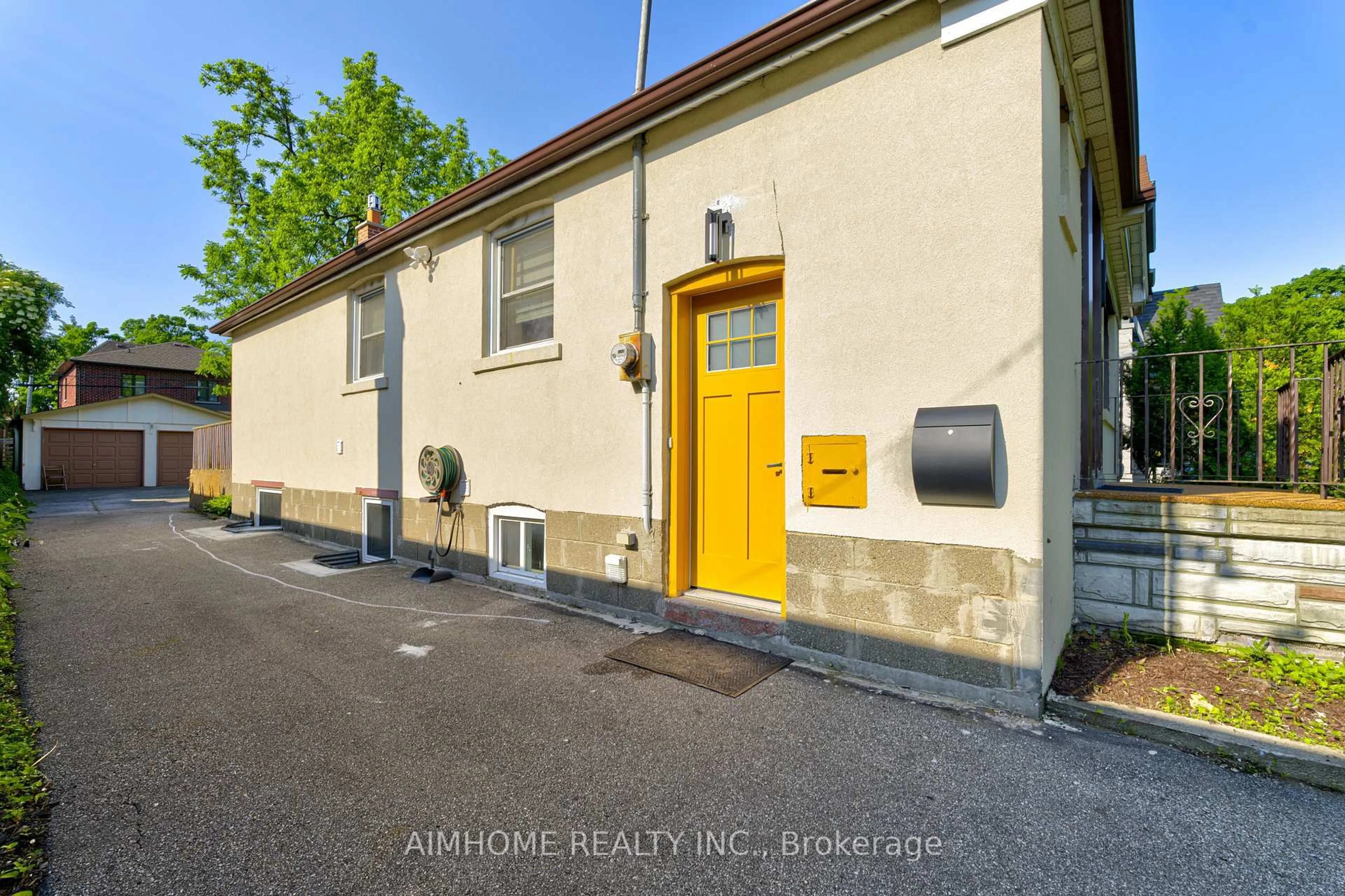 A pic from outside/outdoor area/front of a property/back of a property/a pic from drone, street for 97 Edgecroft Rd, Toronto Ontario M8Z 2C2