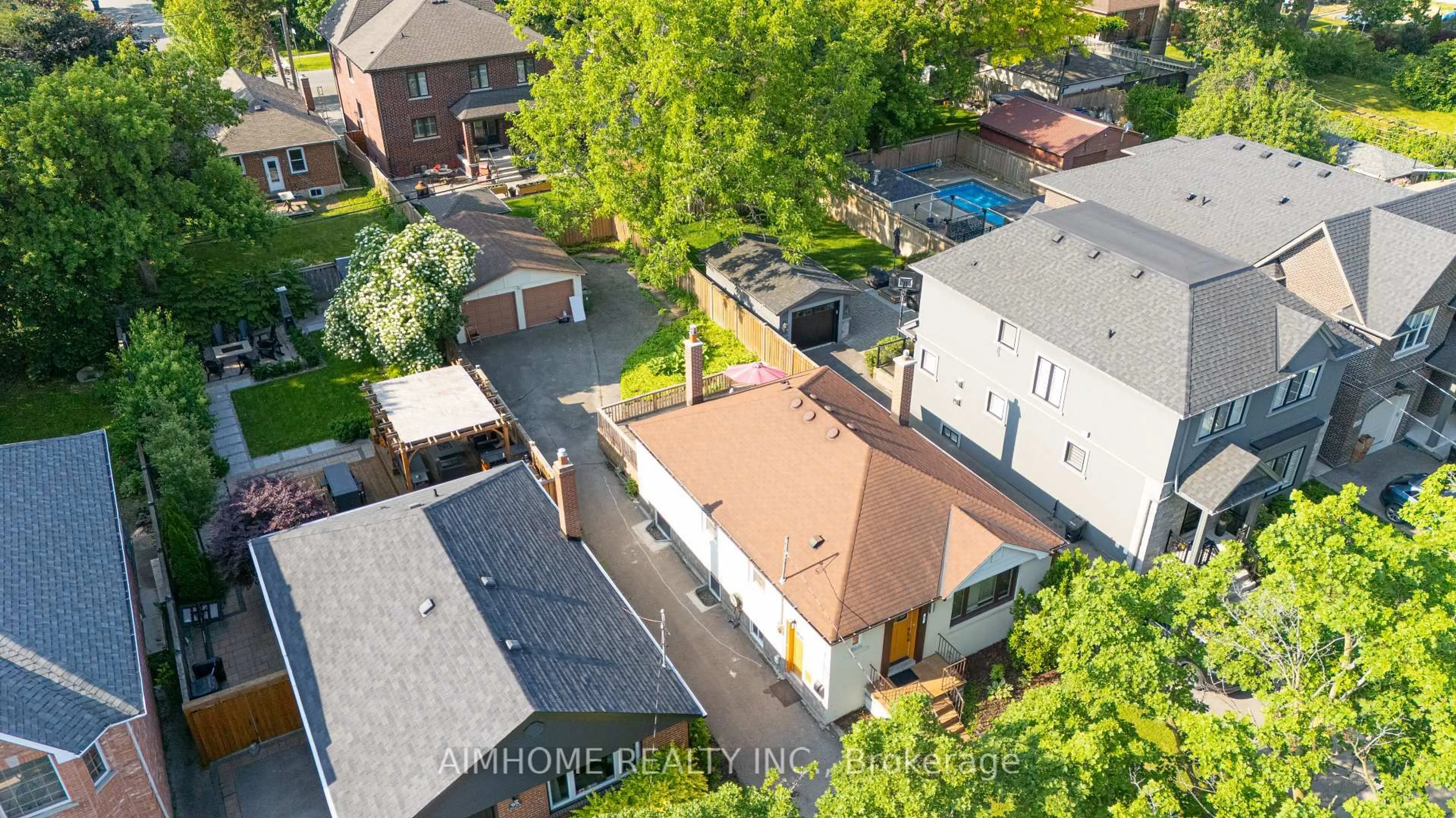 A pic from outside/outdoor area/front of a property/back of a property/a pic from drone, street for 97 Edgecroft Rd, Toronto Ontario M8Z 2C2