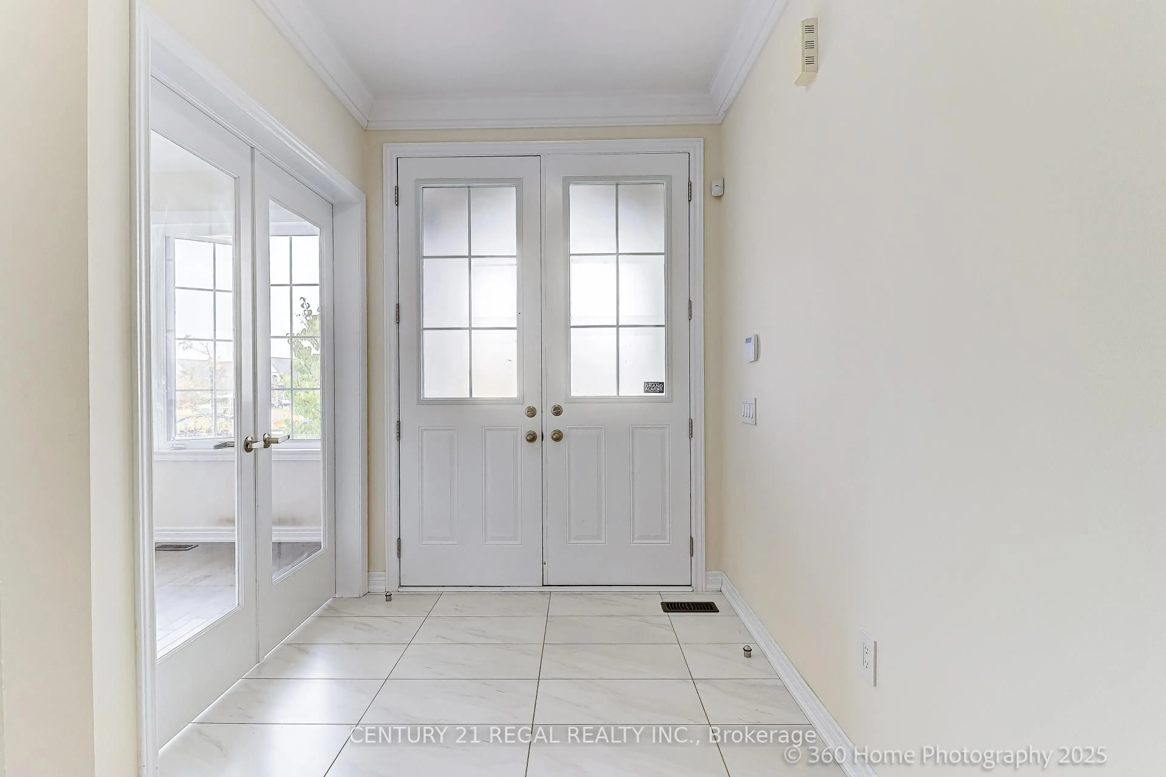 Indoor entryway for 30 Albert Spencer Ave, Caledon Ontario L7C 4G4