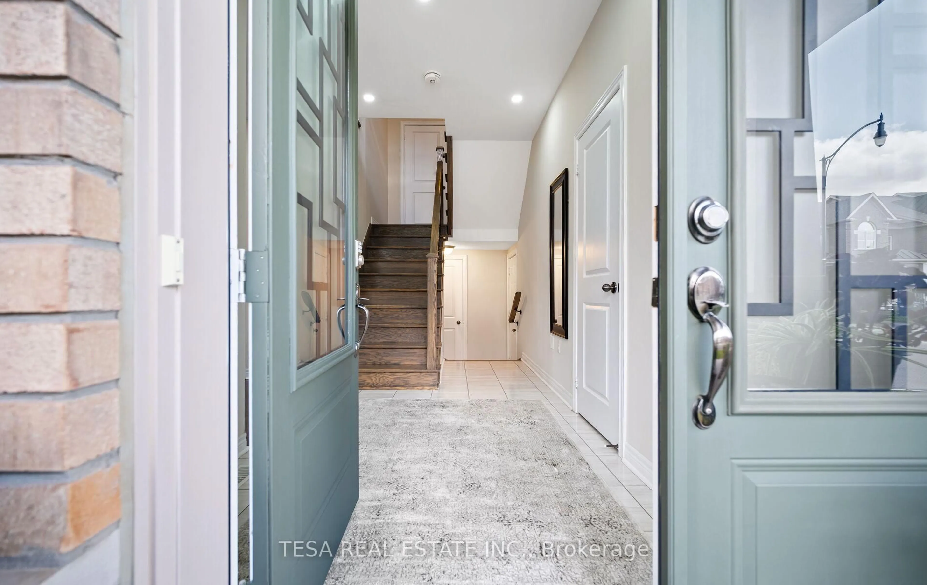 Indoor entryway for 15 Hogan Manor Dr, Brampton Ontario L7A 4V4