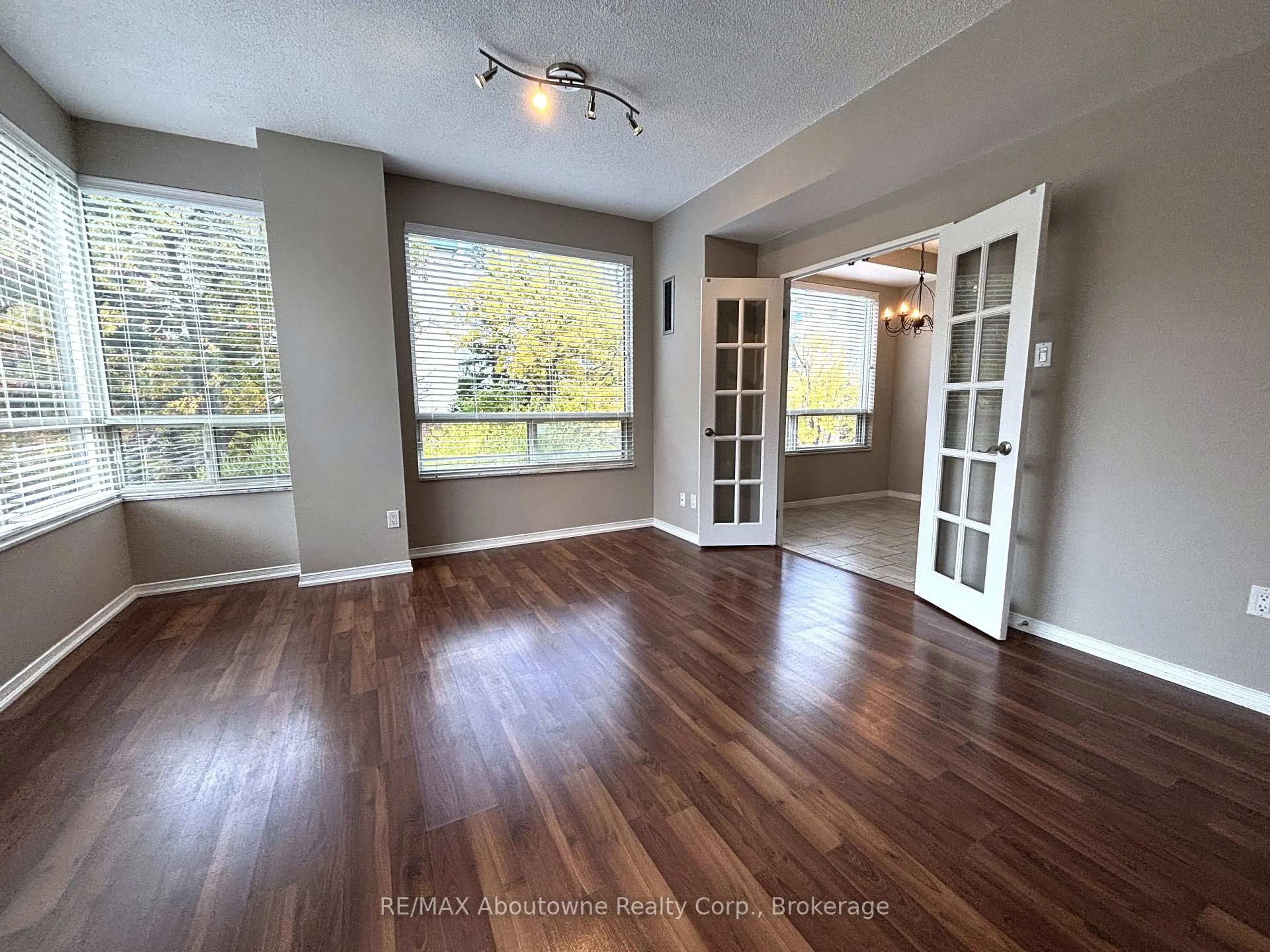 A pic of a room for 2511 Lakeshore Rd #406, Oakville Ontario L6L 6L9