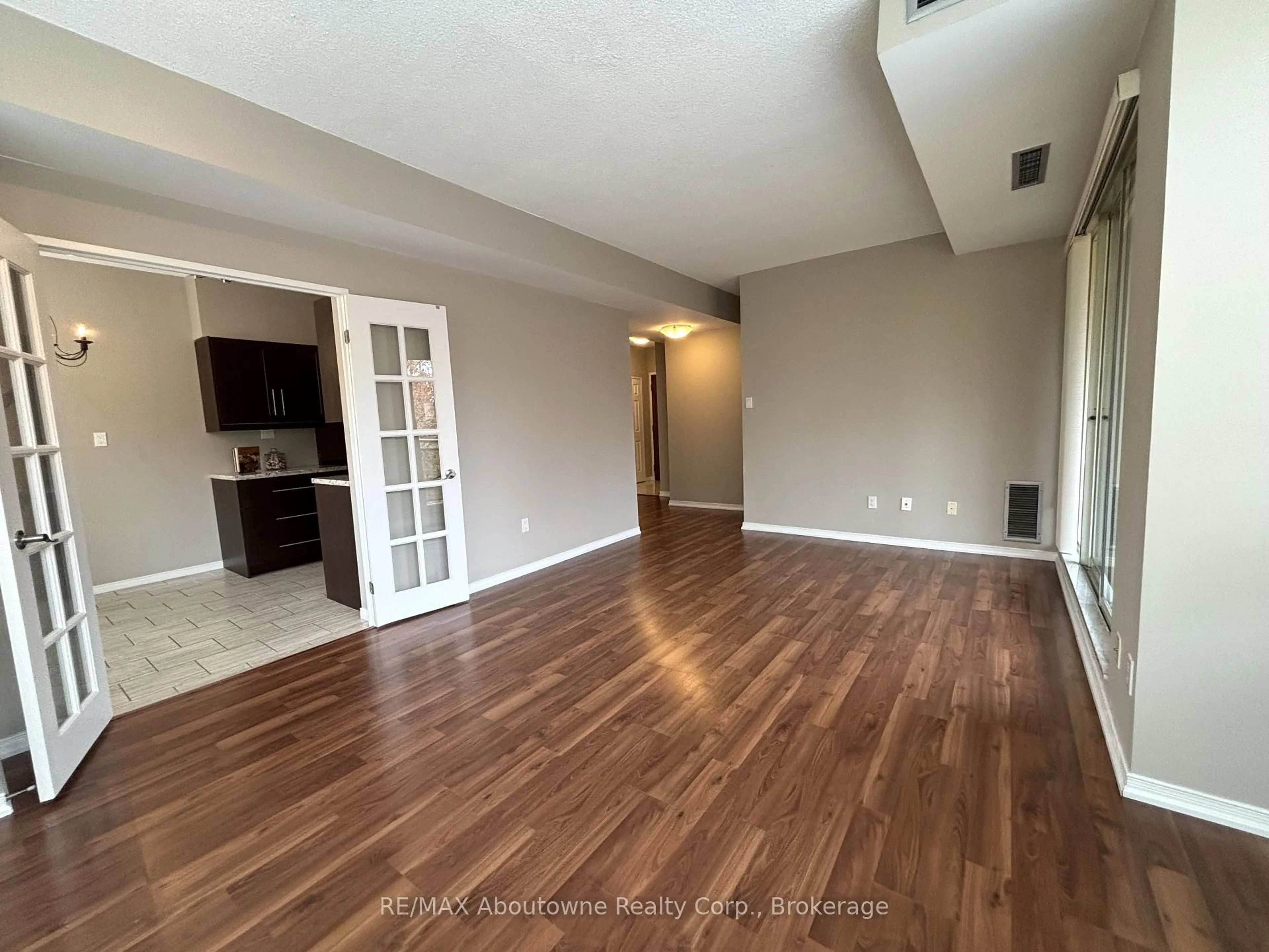 A pic of a room for 2511 Lakeshore Rd #406, Oakville Ontario L6L 6L9