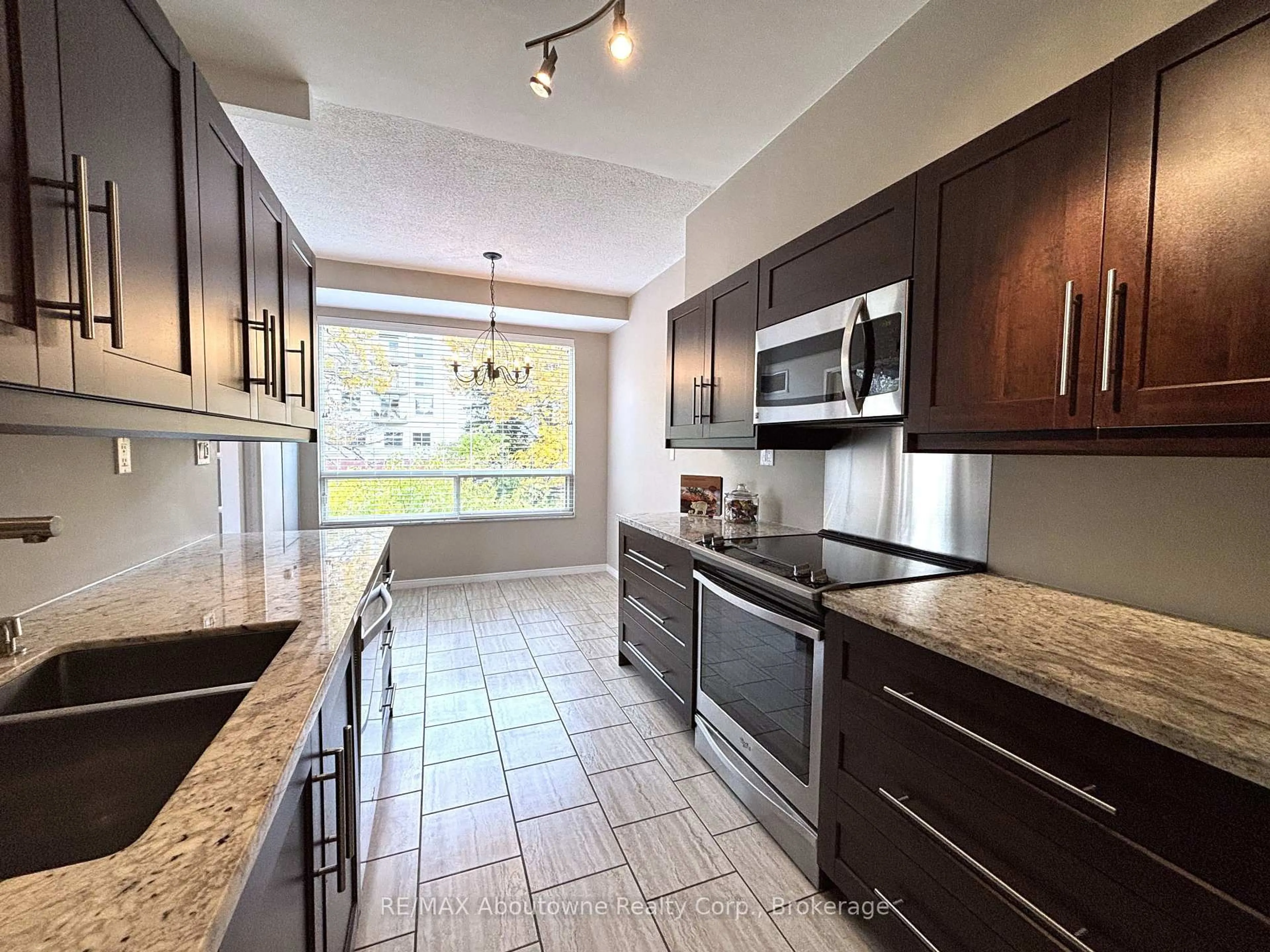 Unknown for 2511 Lakeshore Rd #406, Oakville Ontario L6L 6L9