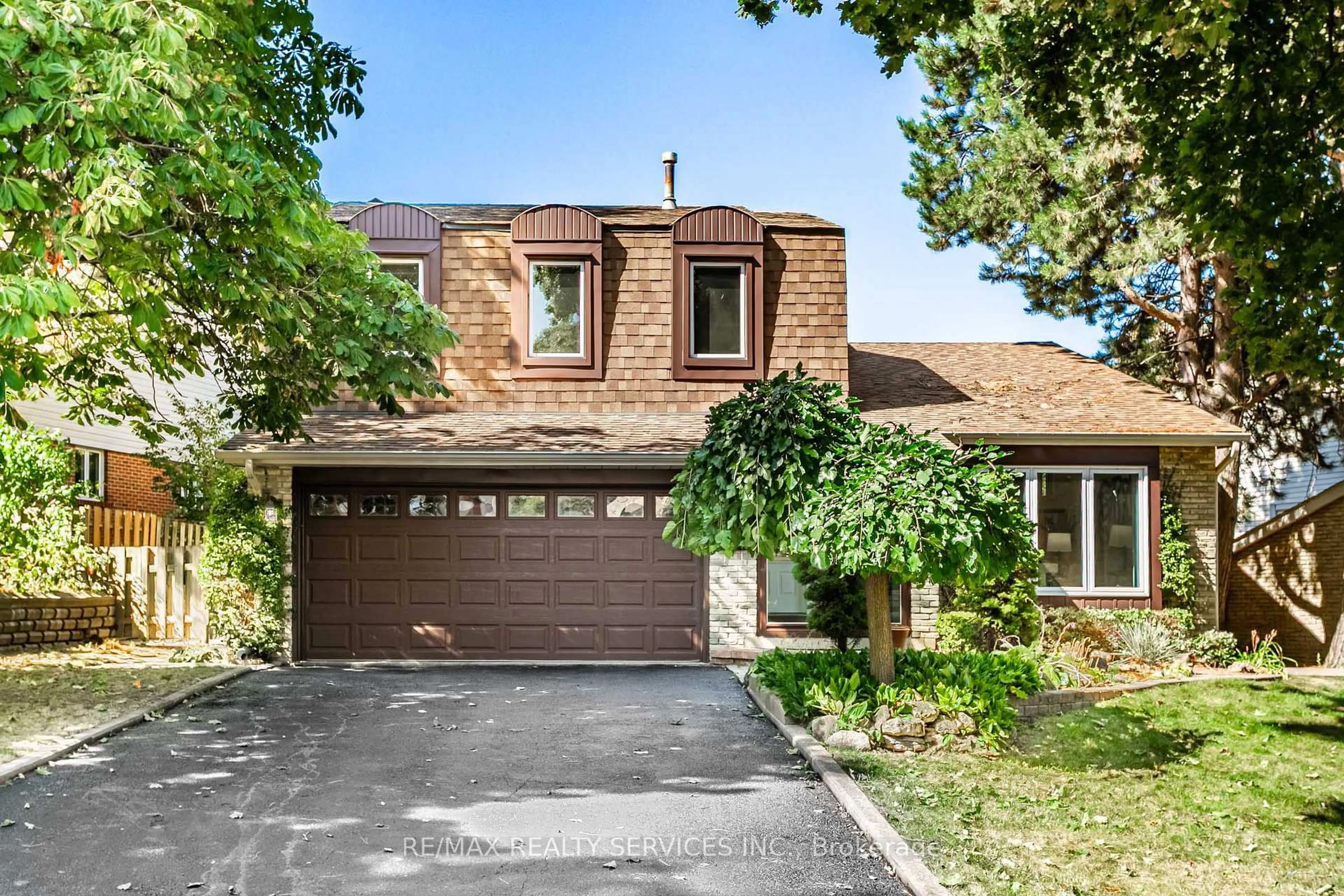 Home with brick exterior material, street for 16 Marchmount Cres, Brampton Ontario L6S 2S9