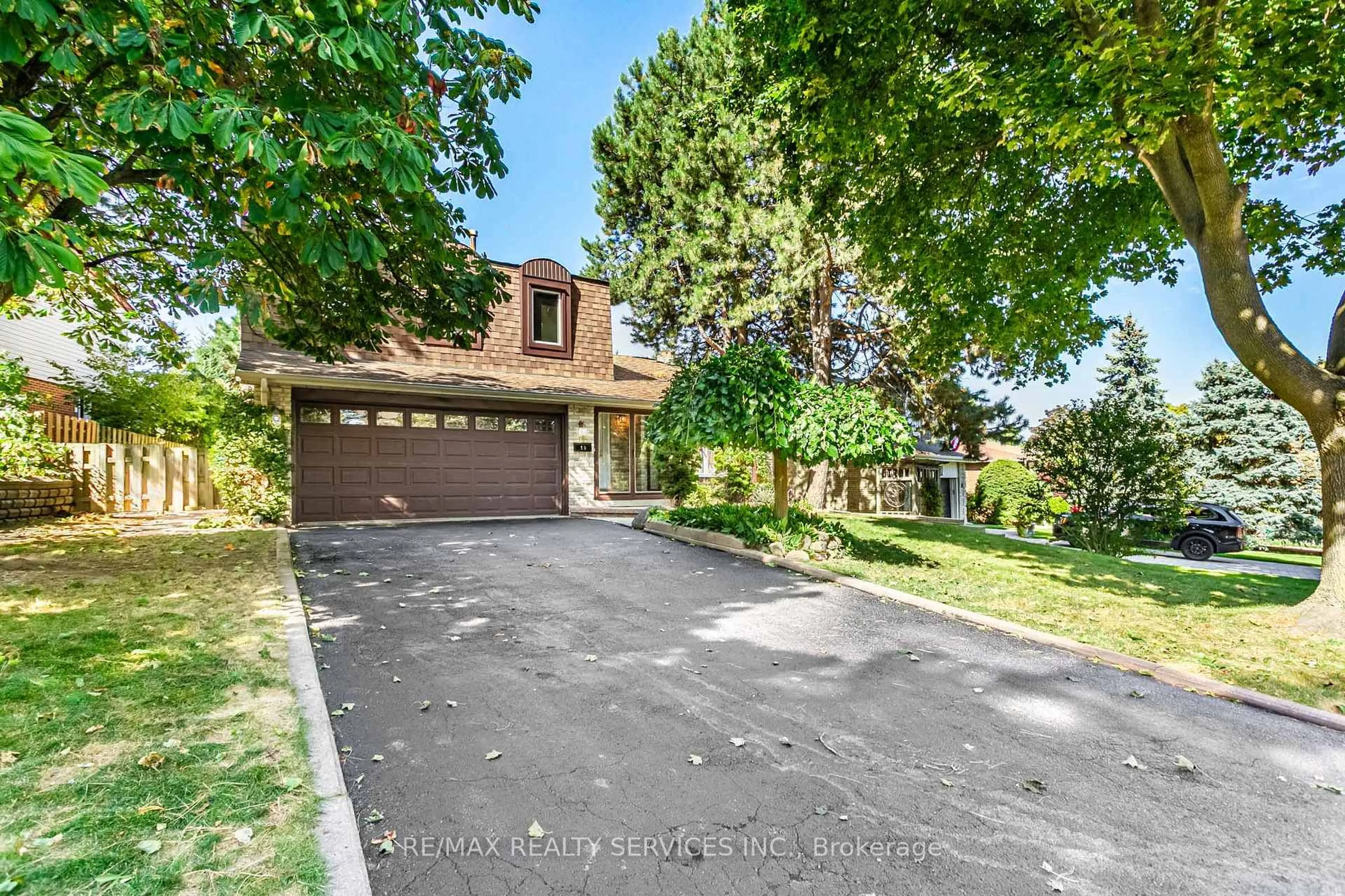 A pic from outside/outdoor area/front of a property/back of a property/a pic from drone, street for 16 Marchmount Cres, Brampton Ontario L6S 2S9