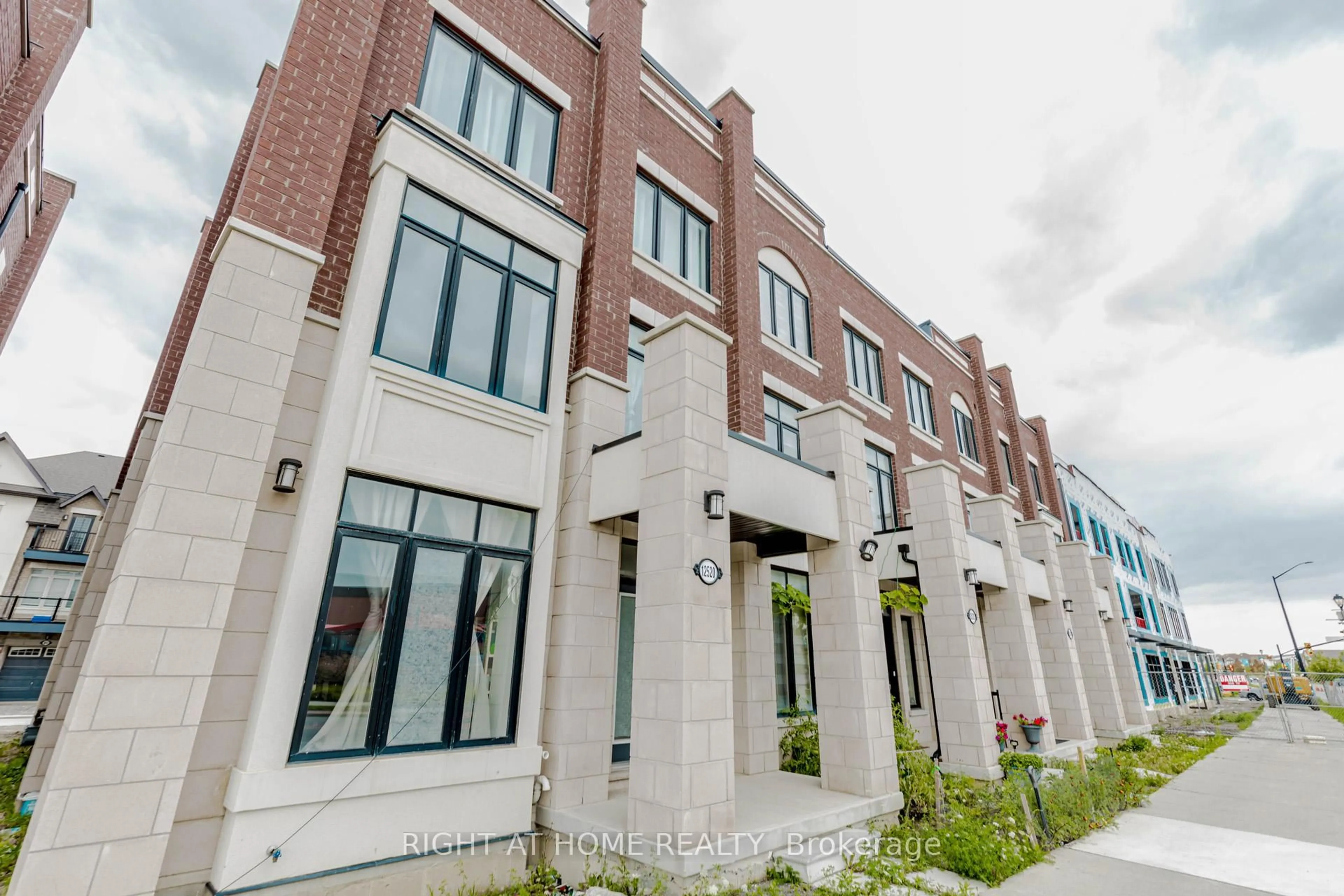 Home with brick exterior material, building for 12520 Kennedy Rd, Caledon Ontario L7C 4L6