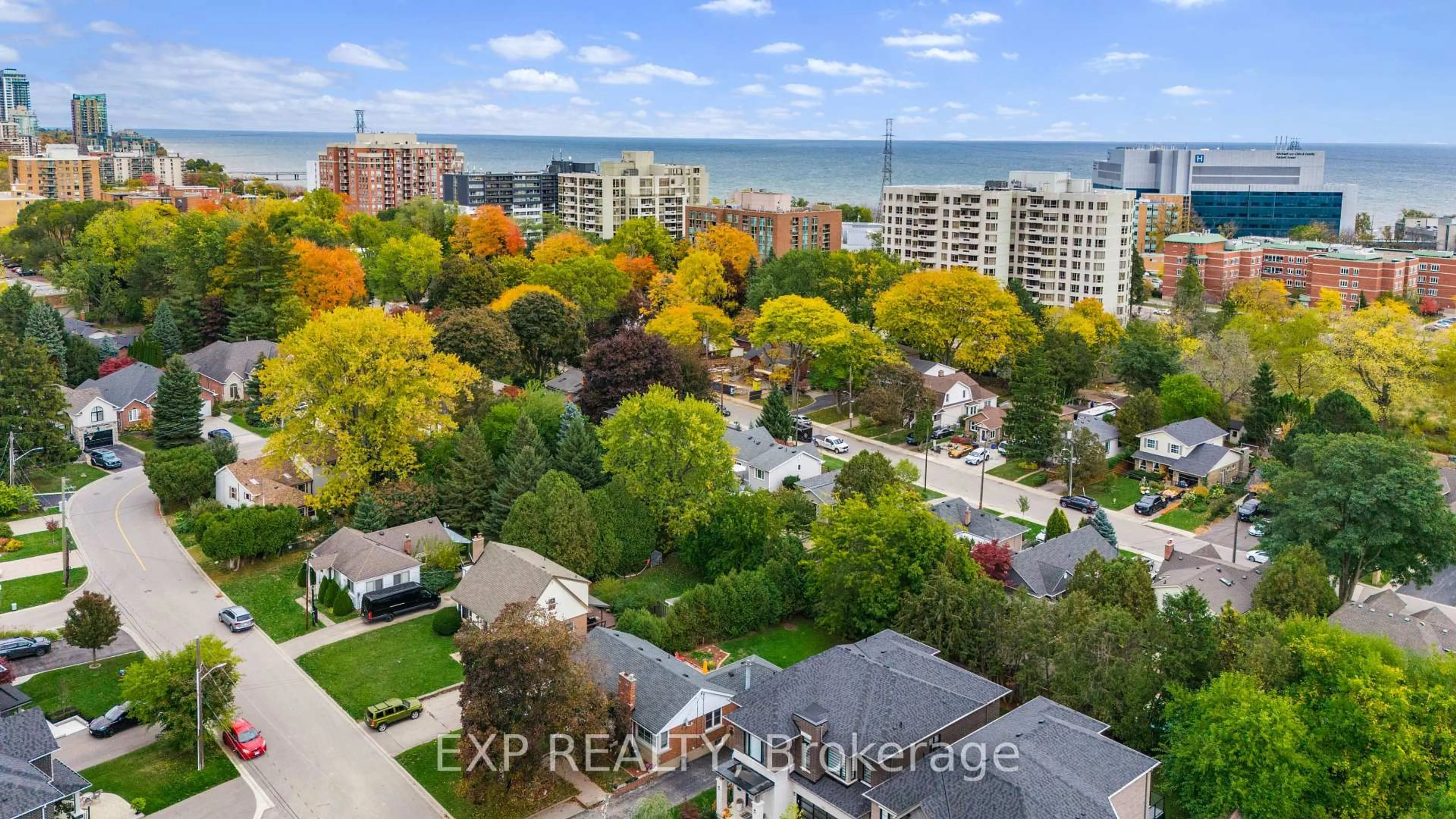 A pic from outside/outdoor area/front of a property/back of a property/a pic from drone, city buildings view from balcony for 1177 Bellview St, Burlington Ontario L7S 1C6