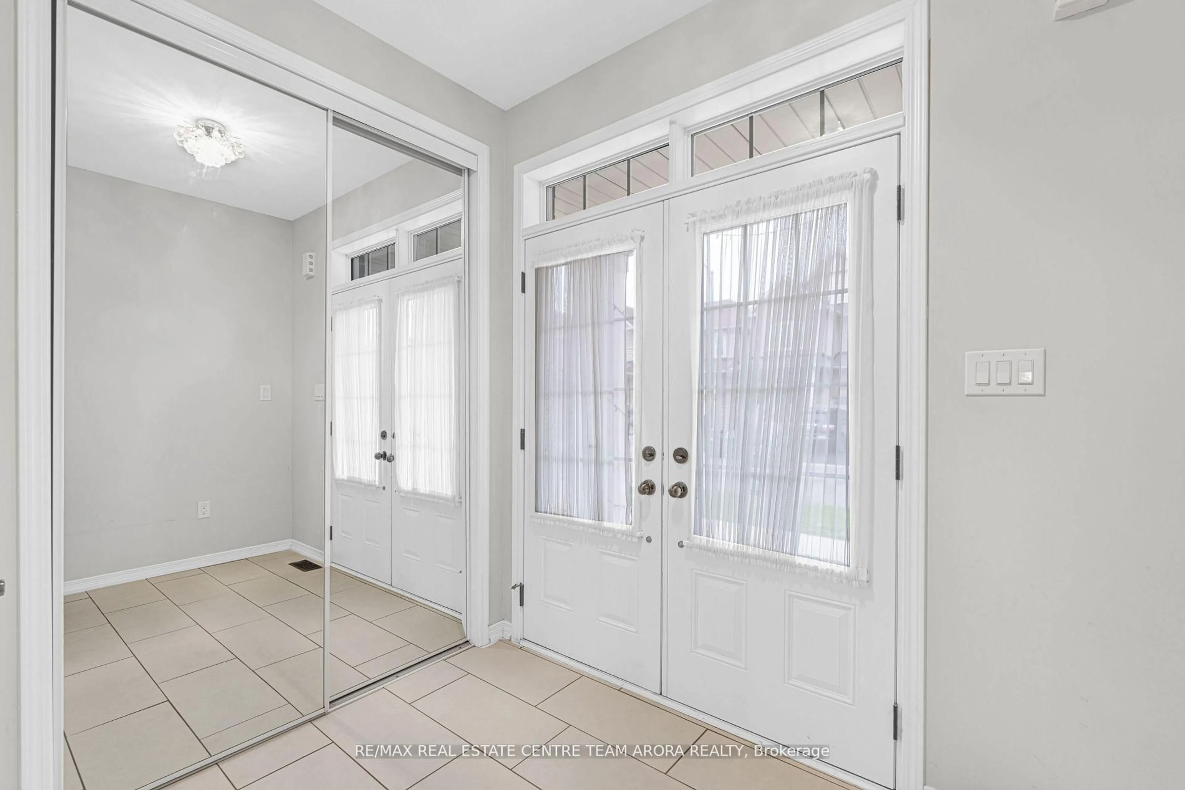 Indoor entryway for 12 Abercrombie Cres, Brampton Ontario L7A 4N1