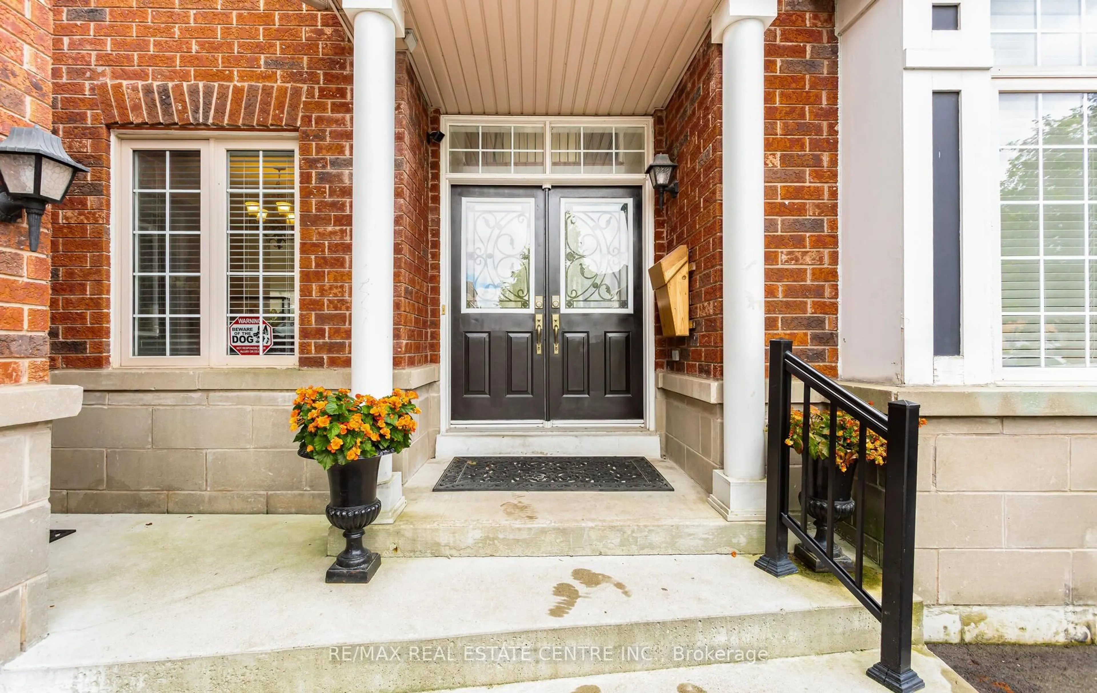 Indoor entryway for 26 Saint Hubert Dr, Brampton Ontario L6P 1V7