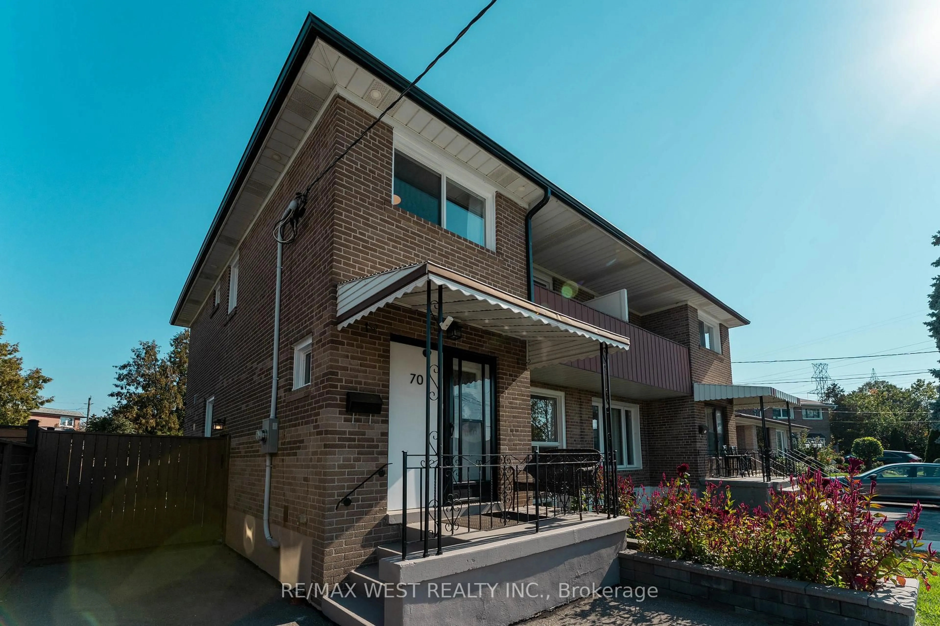 Home with brick exterior material, street for 70 Wheatsheaf Cres, Toronto Ontario M3N 1P6