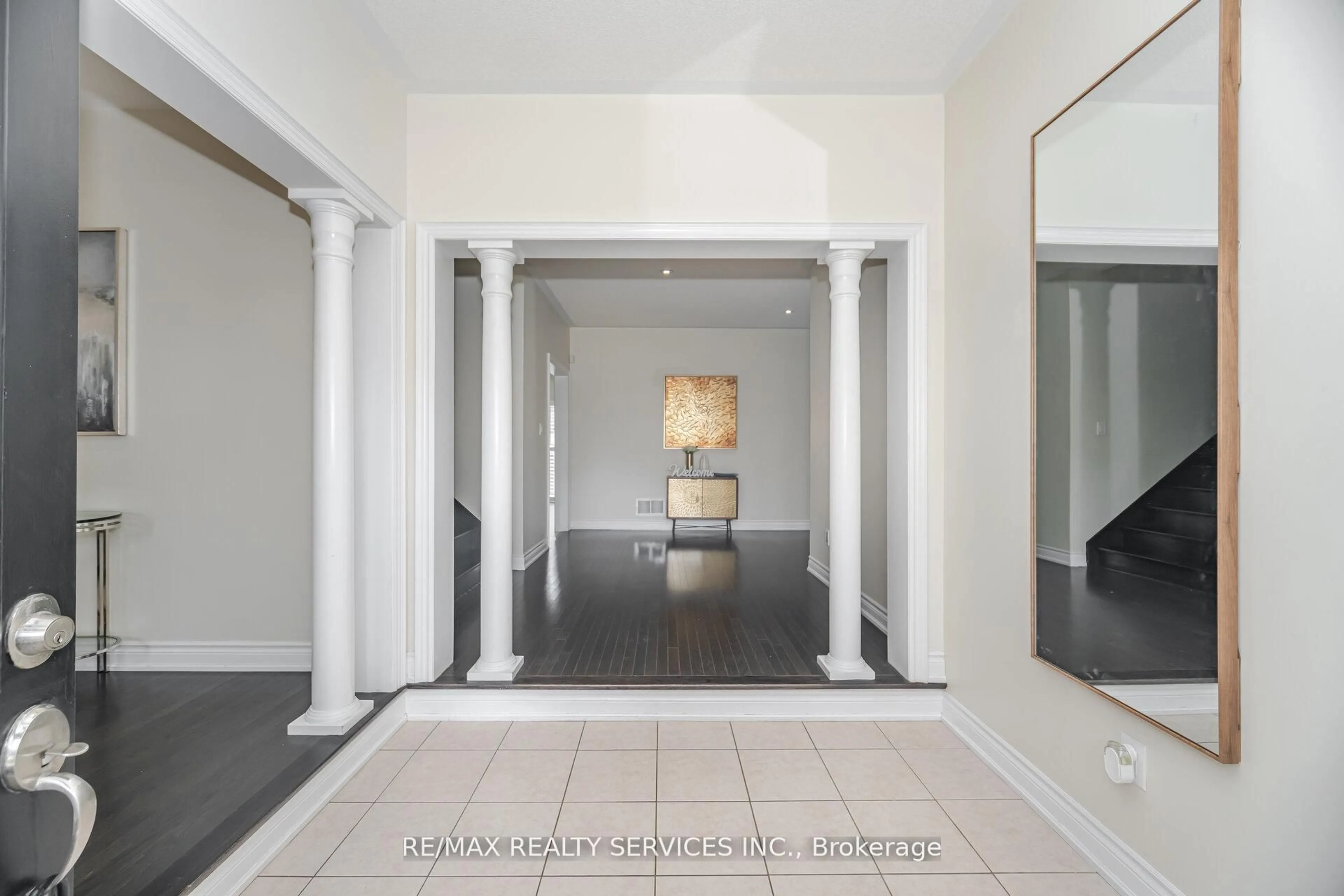 Indoor entryway for 6 BEACON HILL Dr, Brampton Ontario L6X 0V6