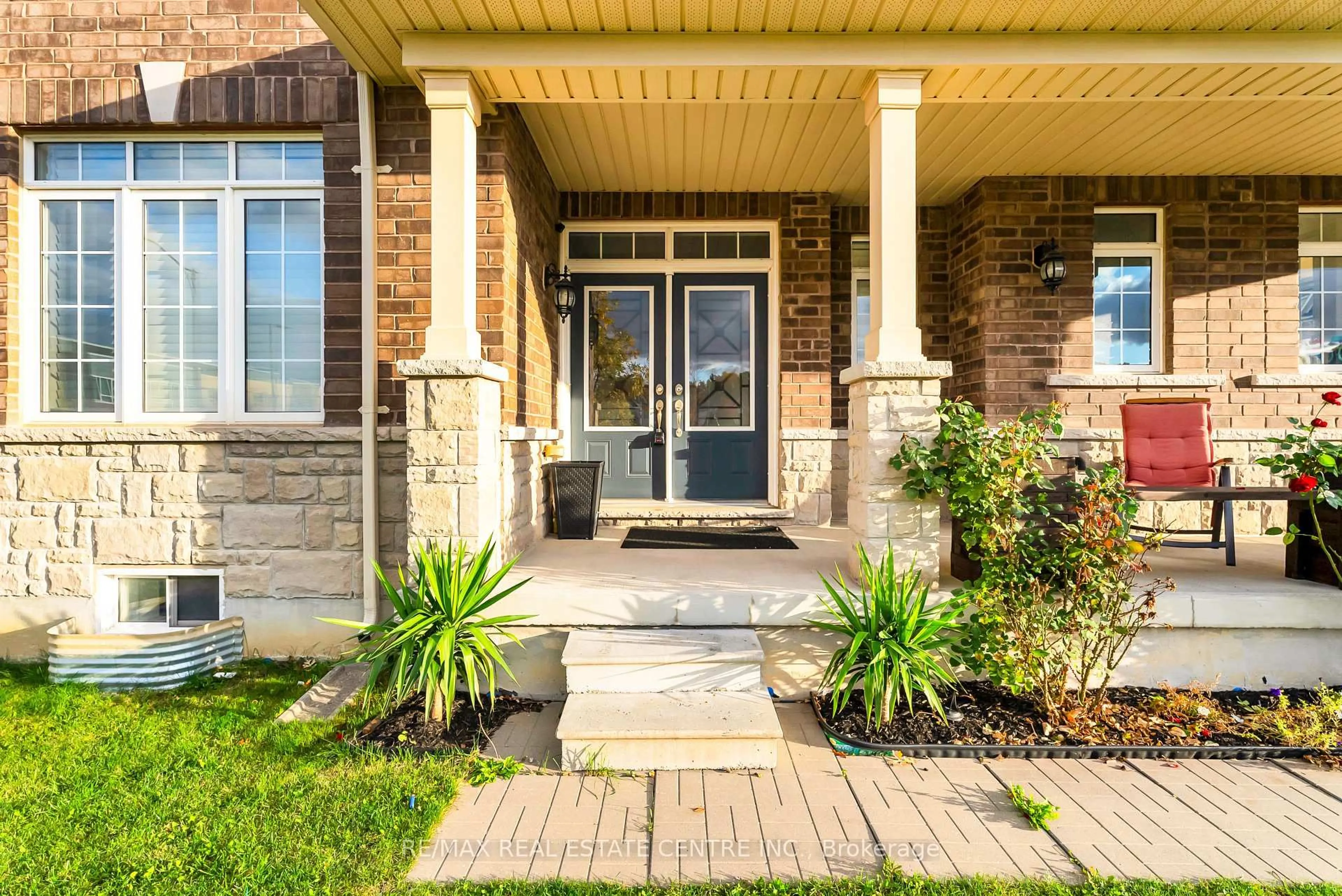 Indoor entryway for 1 Perdita Rd, Brampton Ontario L6Y 6B1