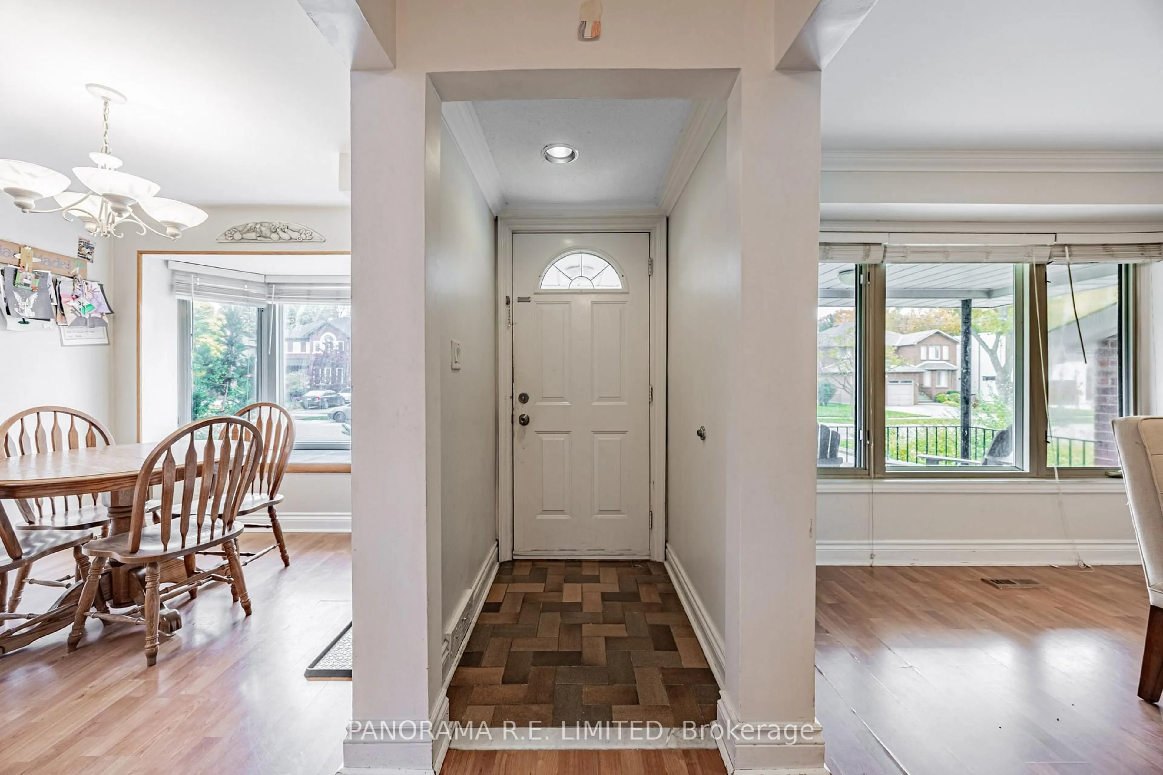 Indoor entryway for 30 Cowley Ave, Toronto Ontario M9B 2E3