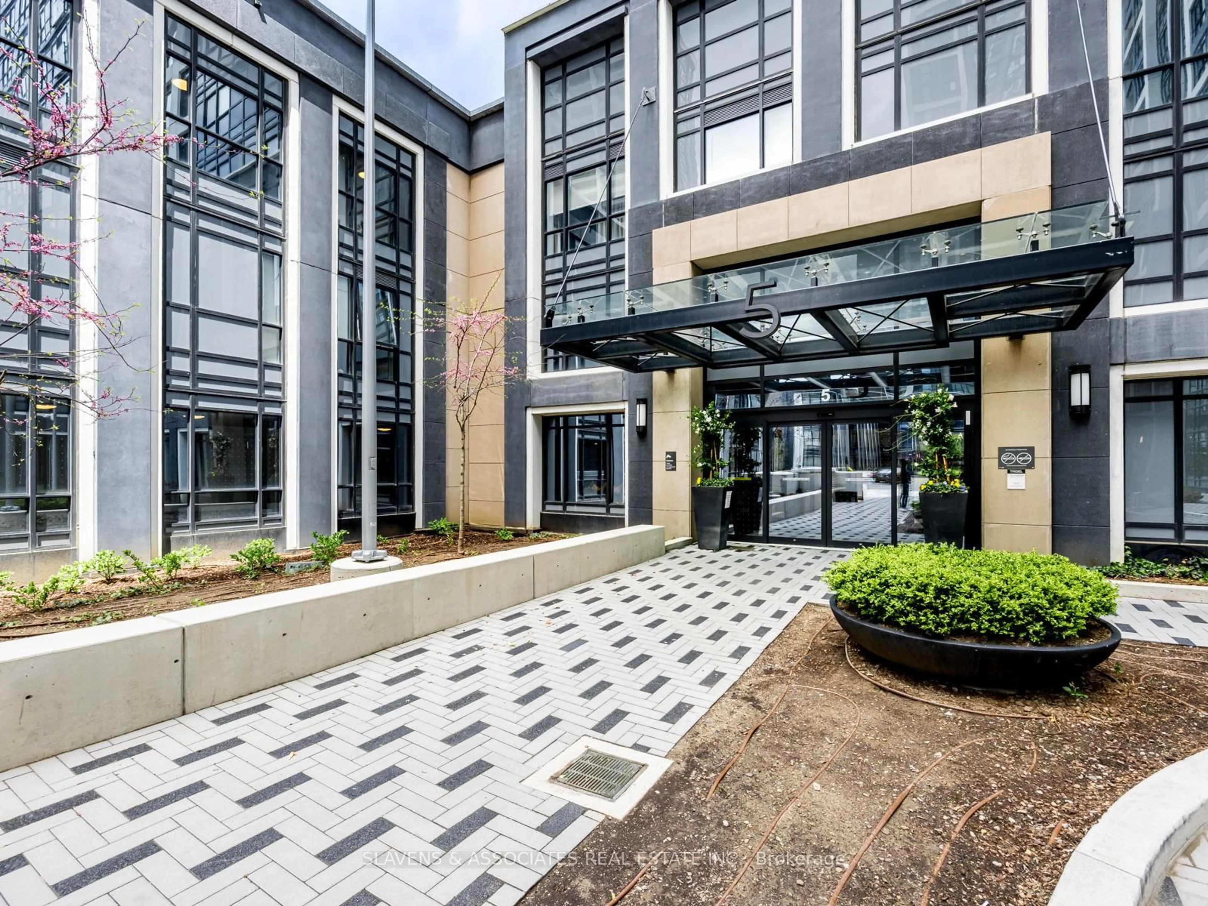 Indoor foyer for 5 Mabelle Ave #2633, Toronto Ontario M9A 0E1