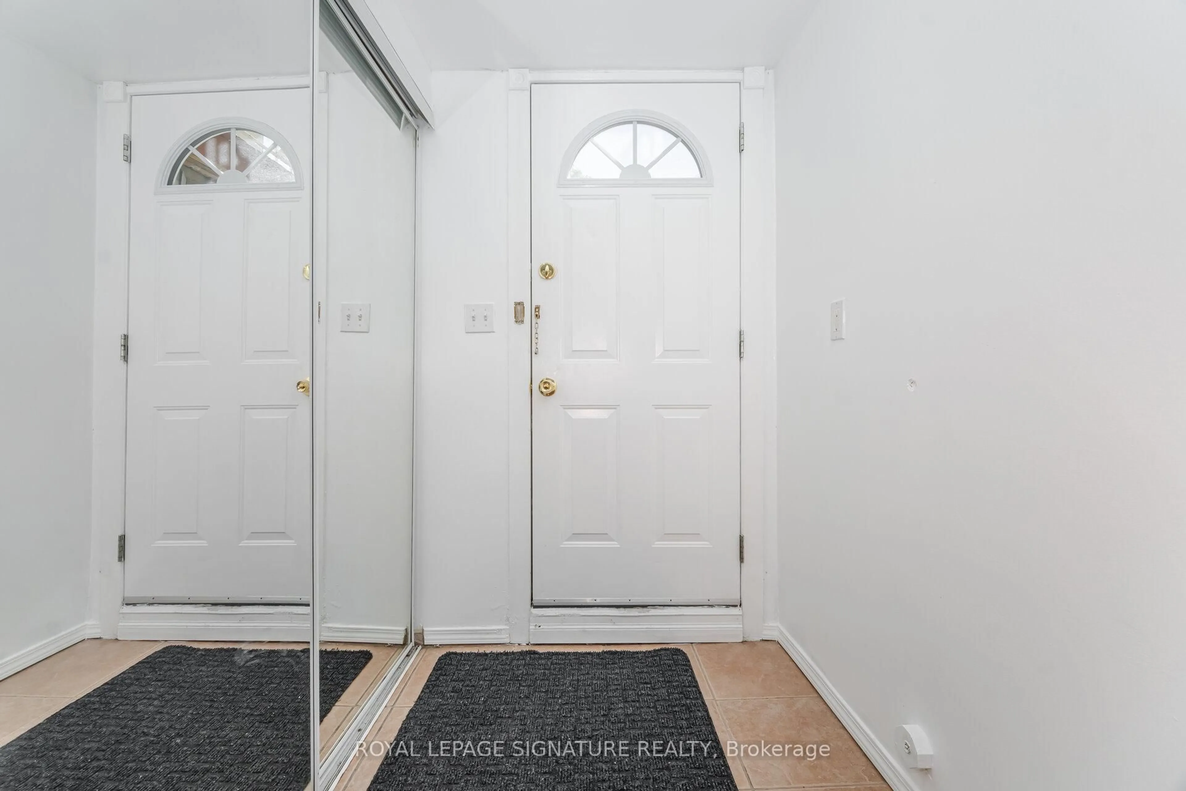 Indoor entryway for 144 Abell Dr, Brampton Ontario L6V 2Z8