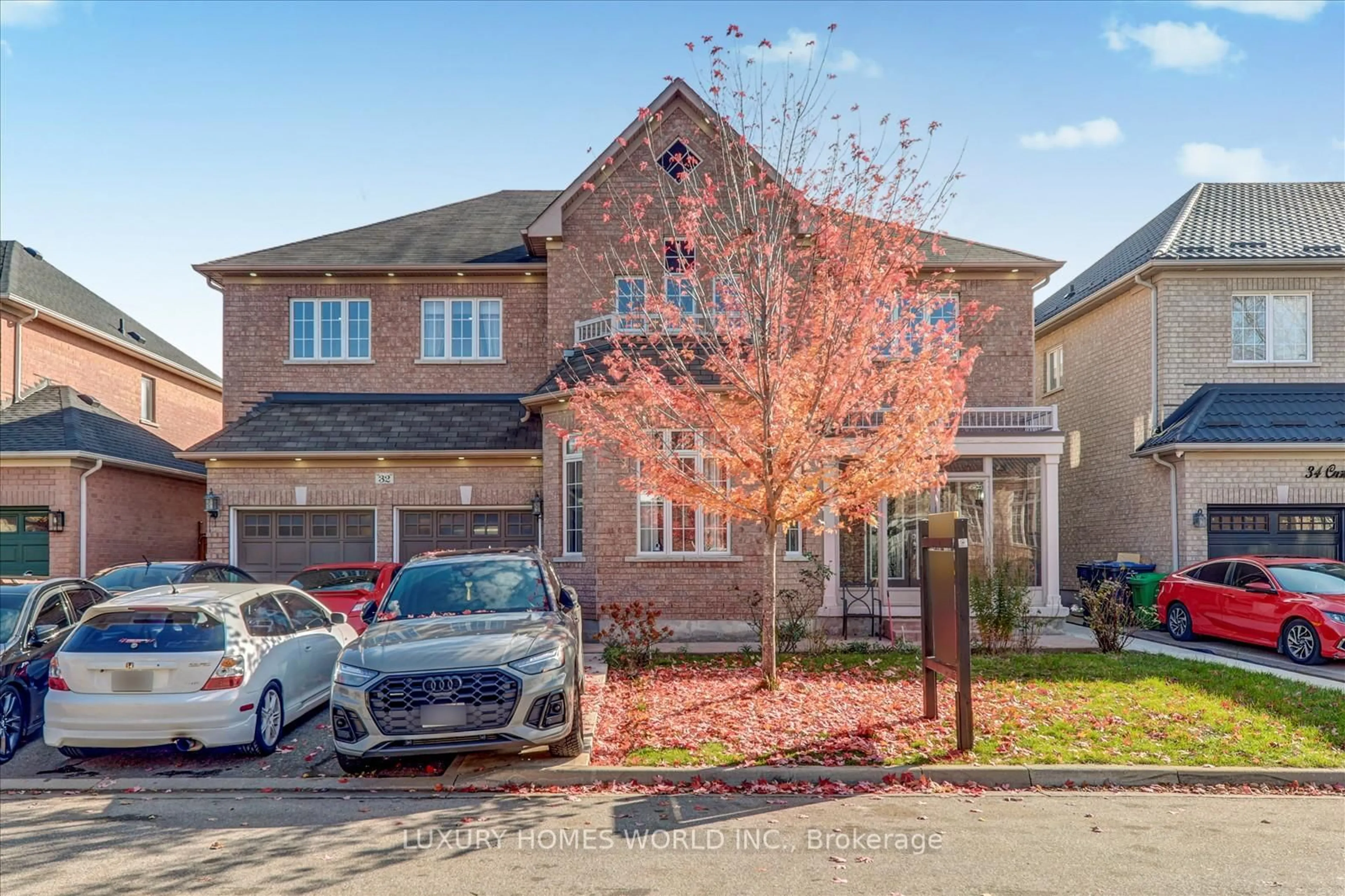 A pic from outside/outdoor area/front of a property/back of a property/a pic from drone, street for 32 Castlegate Blvd, Brampton Ontario L6P 2L3