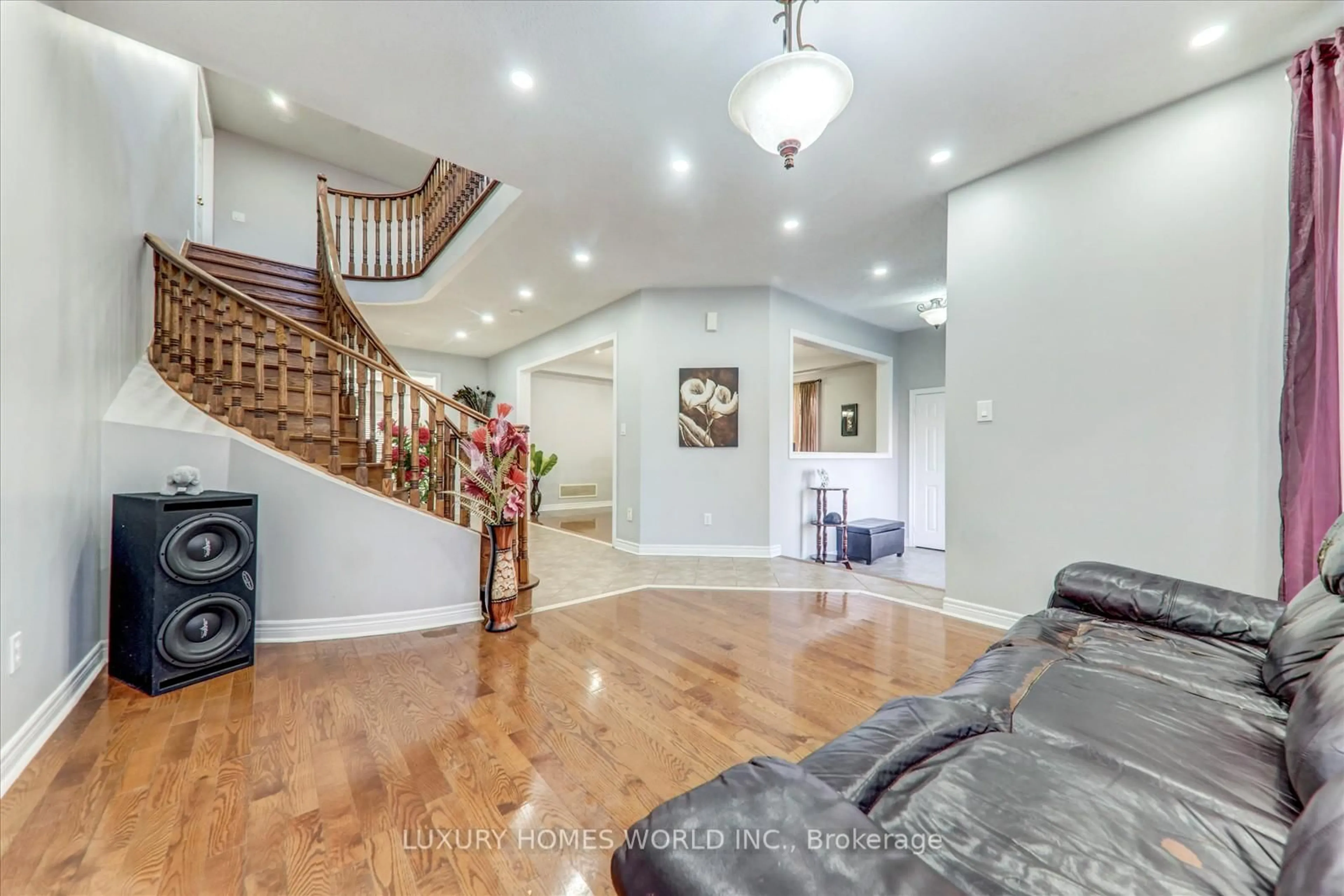 Unknown for 32 Castlegate Blvd, Brampton Ontario L6P 2L3