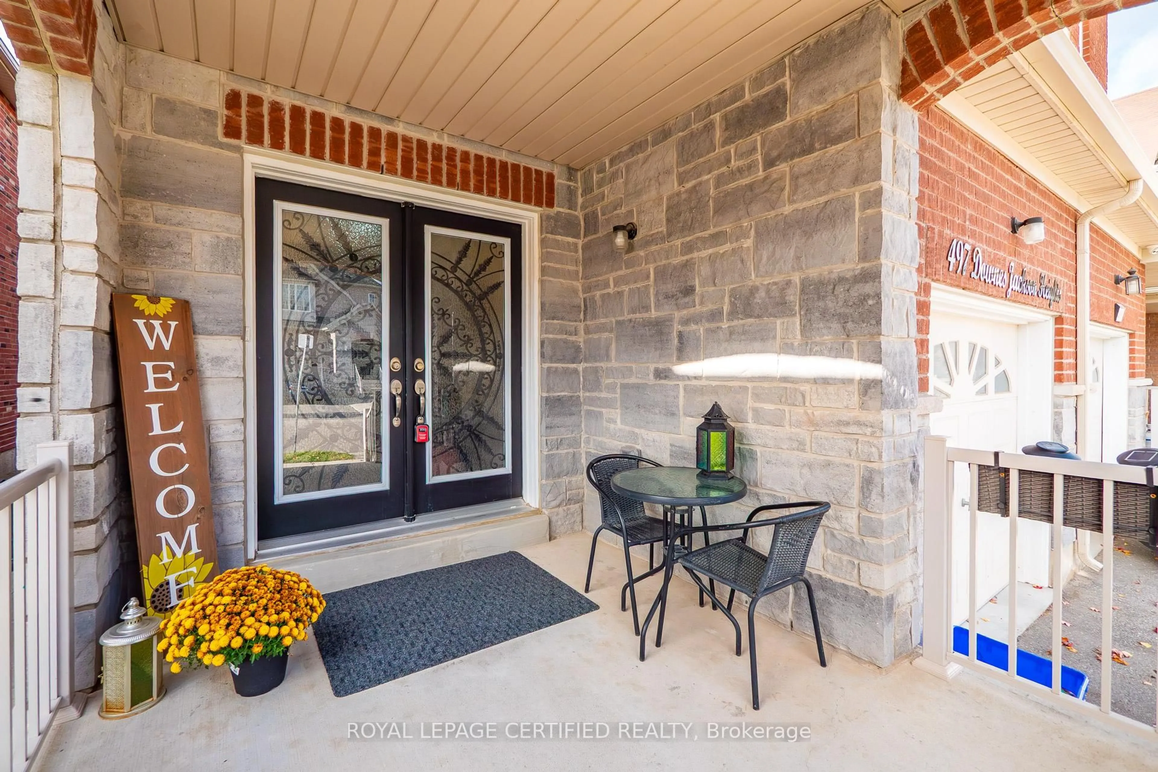 Patio, street for 497 Downes Jackson Hts, Milton Ontario L9T 8W2