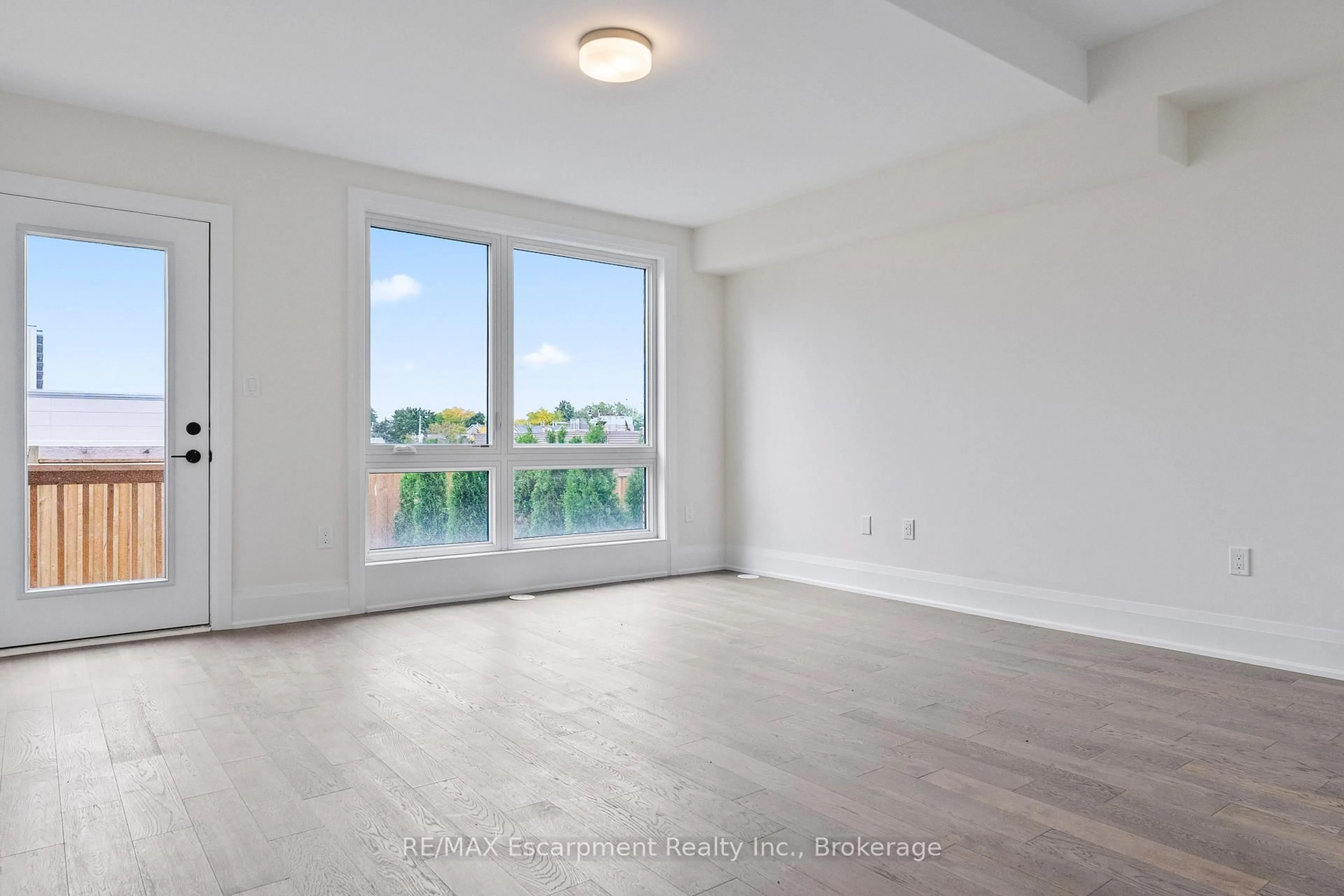 A pic of a room for 138 EAST St #2, Oakville Ontario L6L 0H9