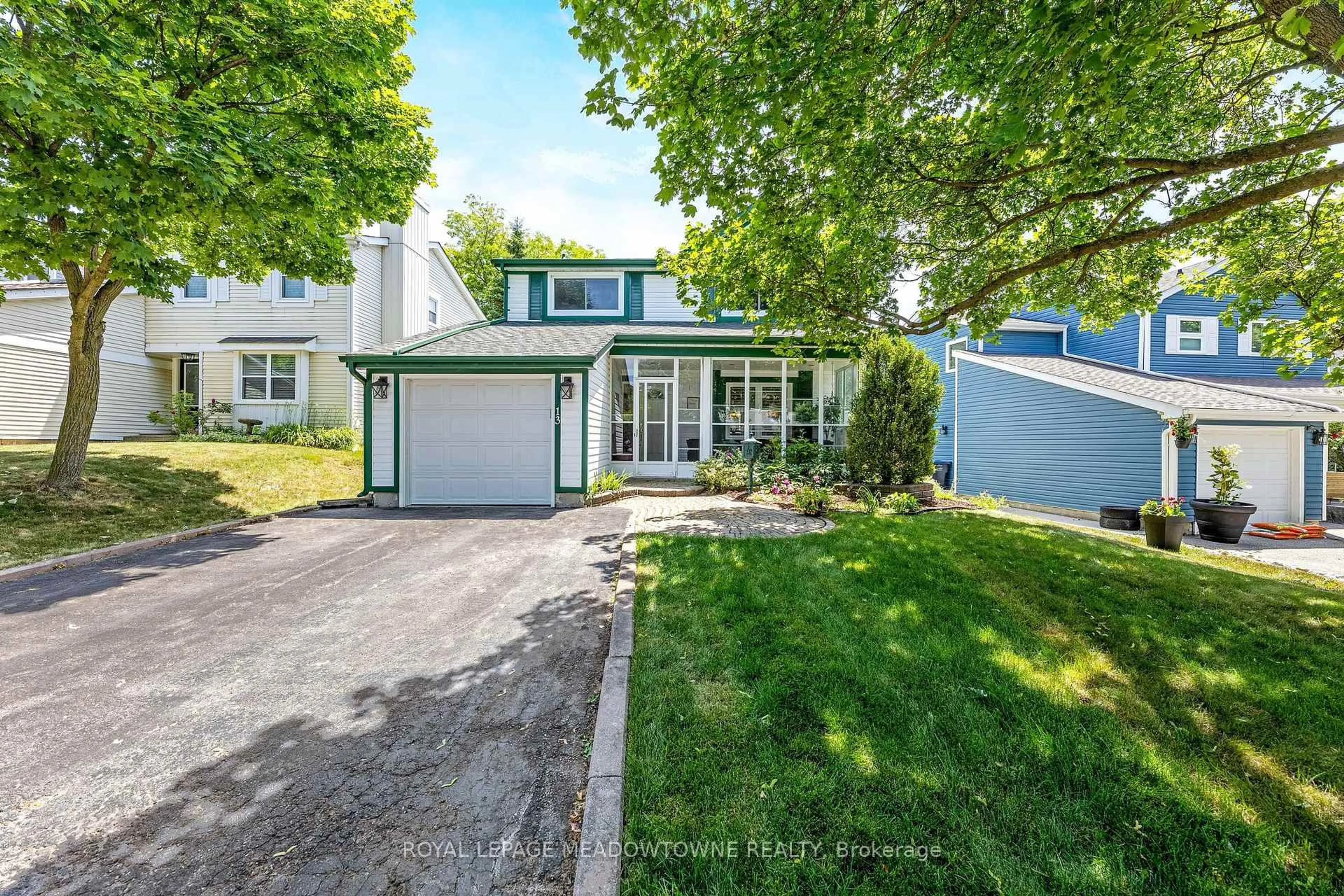 A pic from outside/outdoor area/front of a property/back of a property/a pic from drone, street for 13 Blueridge Sq, Brampton Ontario L6Z 1A2