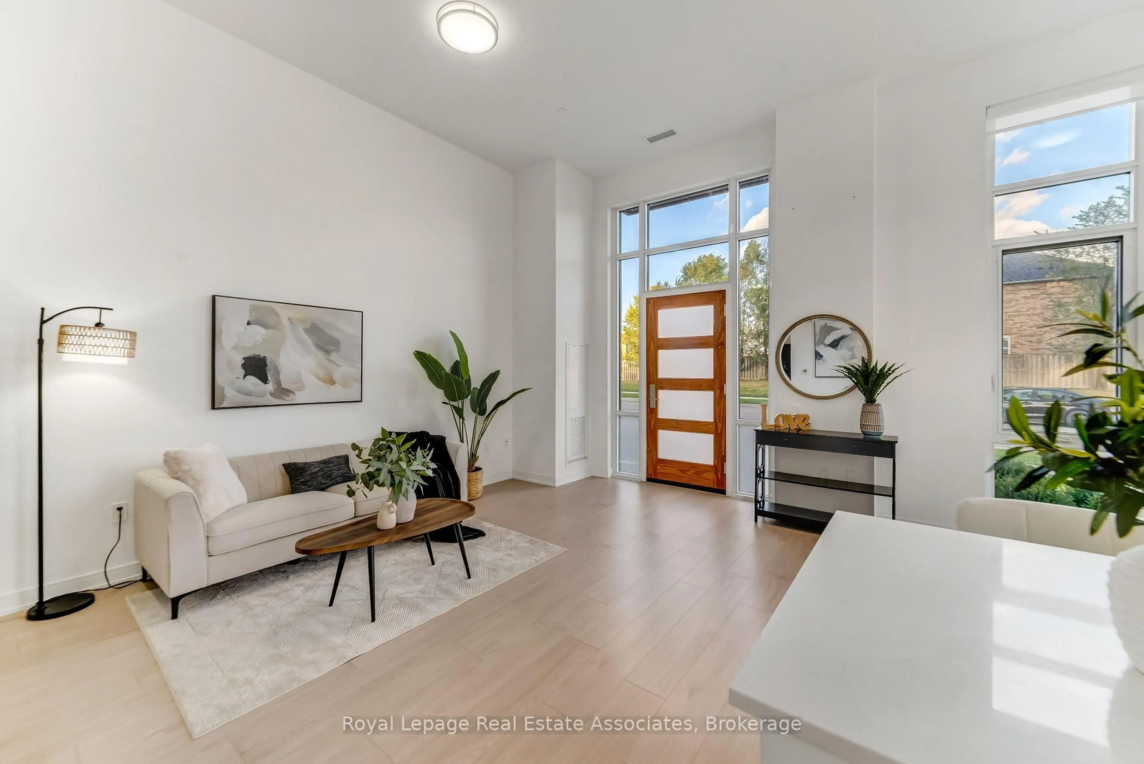 Indoor entryway for 8 Nahani Way #124, Mississauga Ontario L4Z 0C6