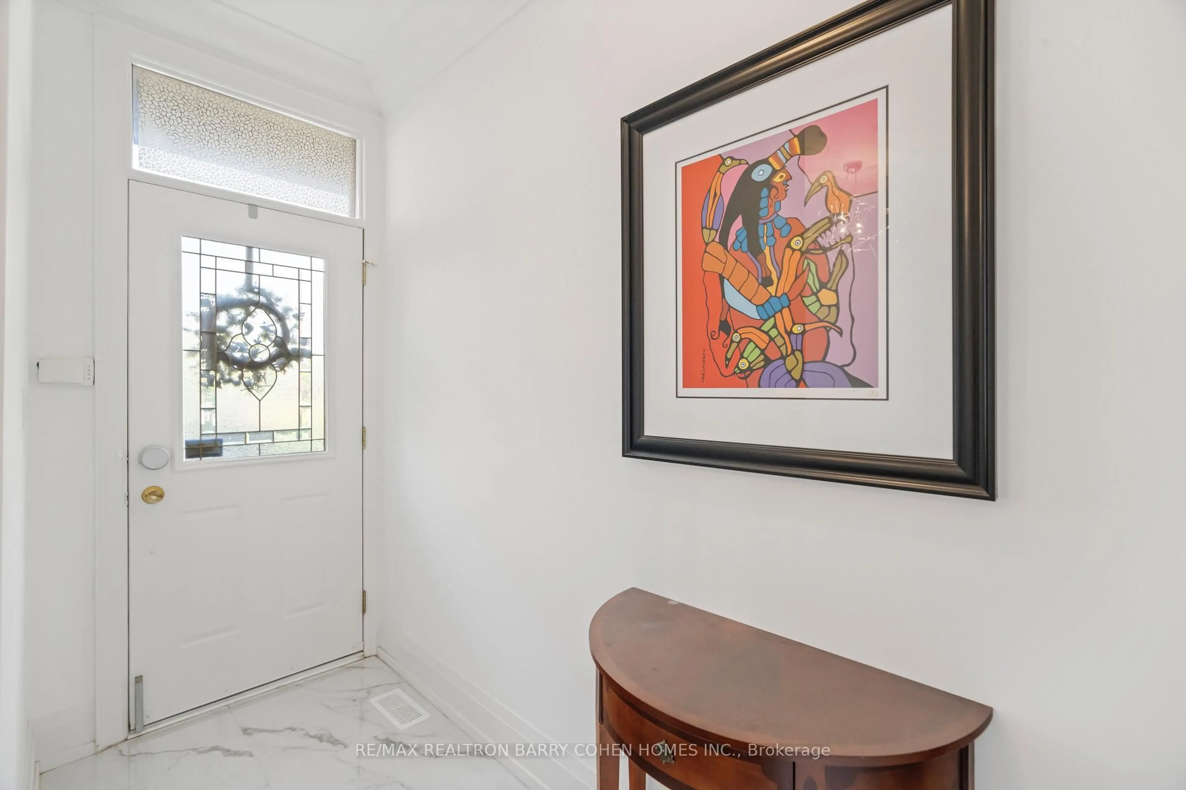 Indoor entryway for 544C Scarlett Rd, Toronto Ontario M9P 2S2