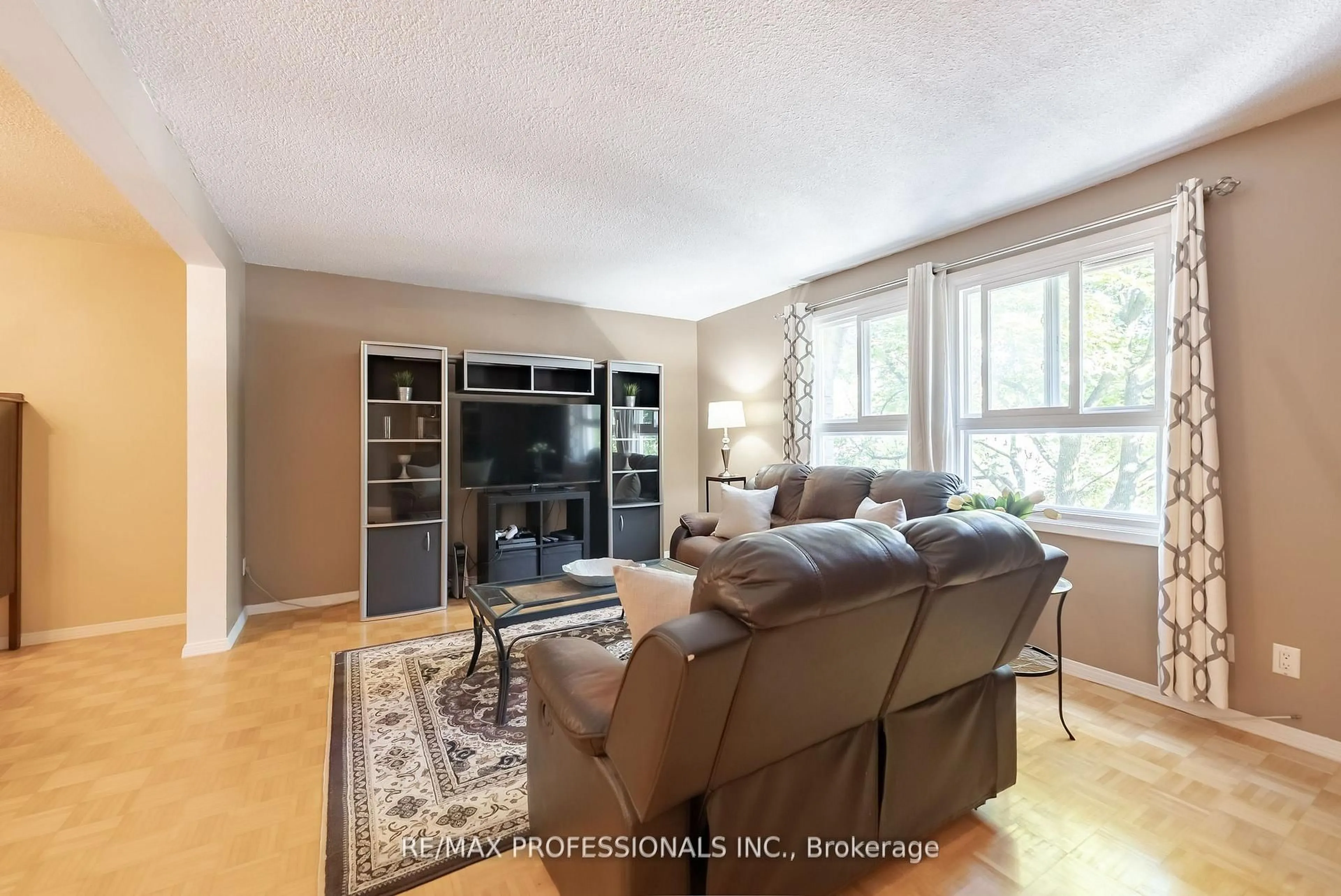 Living room with furniture, wood/laminate floor for 405 Hyacinthe Blvd #65, Mississauga Ontario L5A 3N1