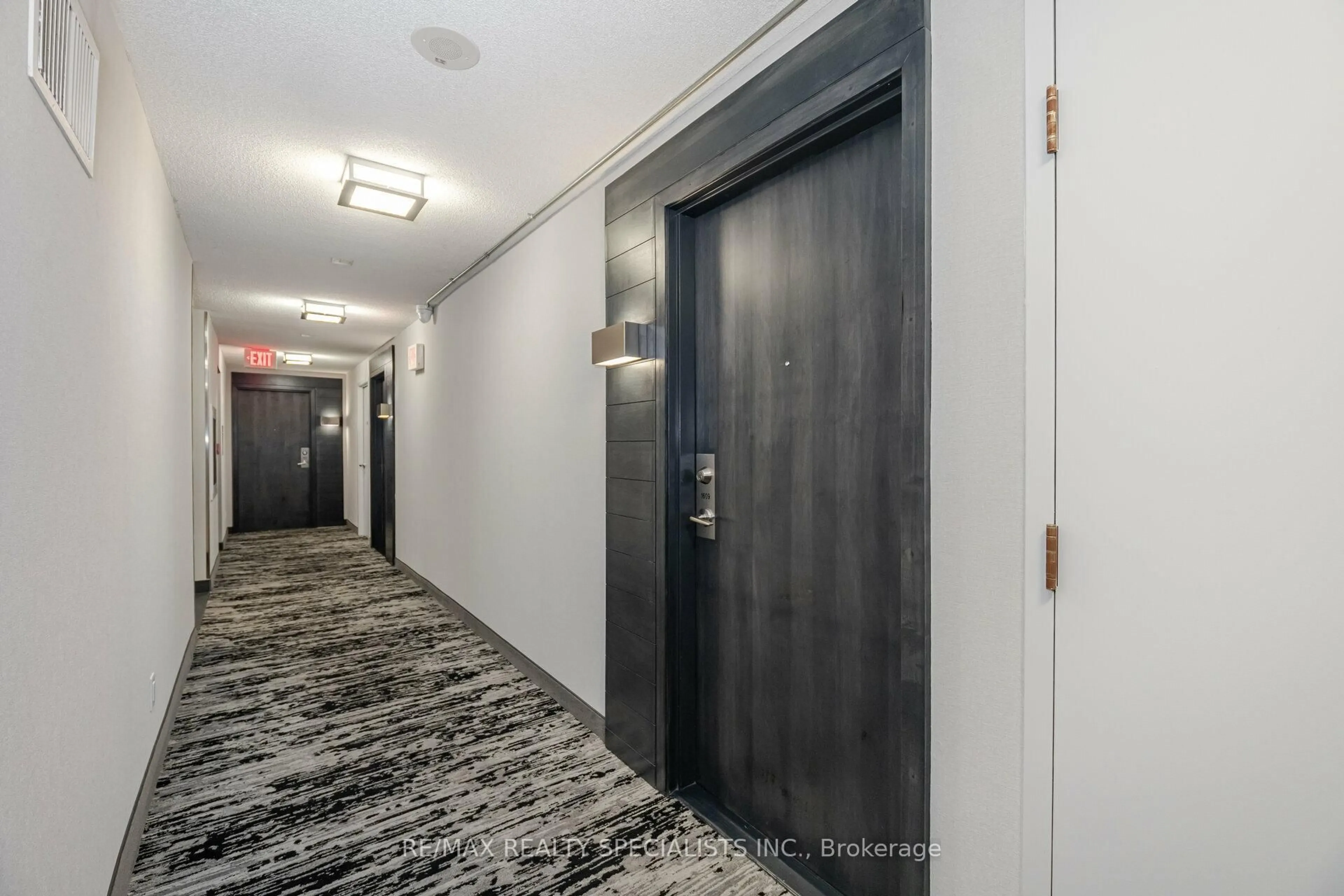 Indoor foyer for 235 Sherway Gardens Rd #1609, Toronto Ontario M9C 0A2