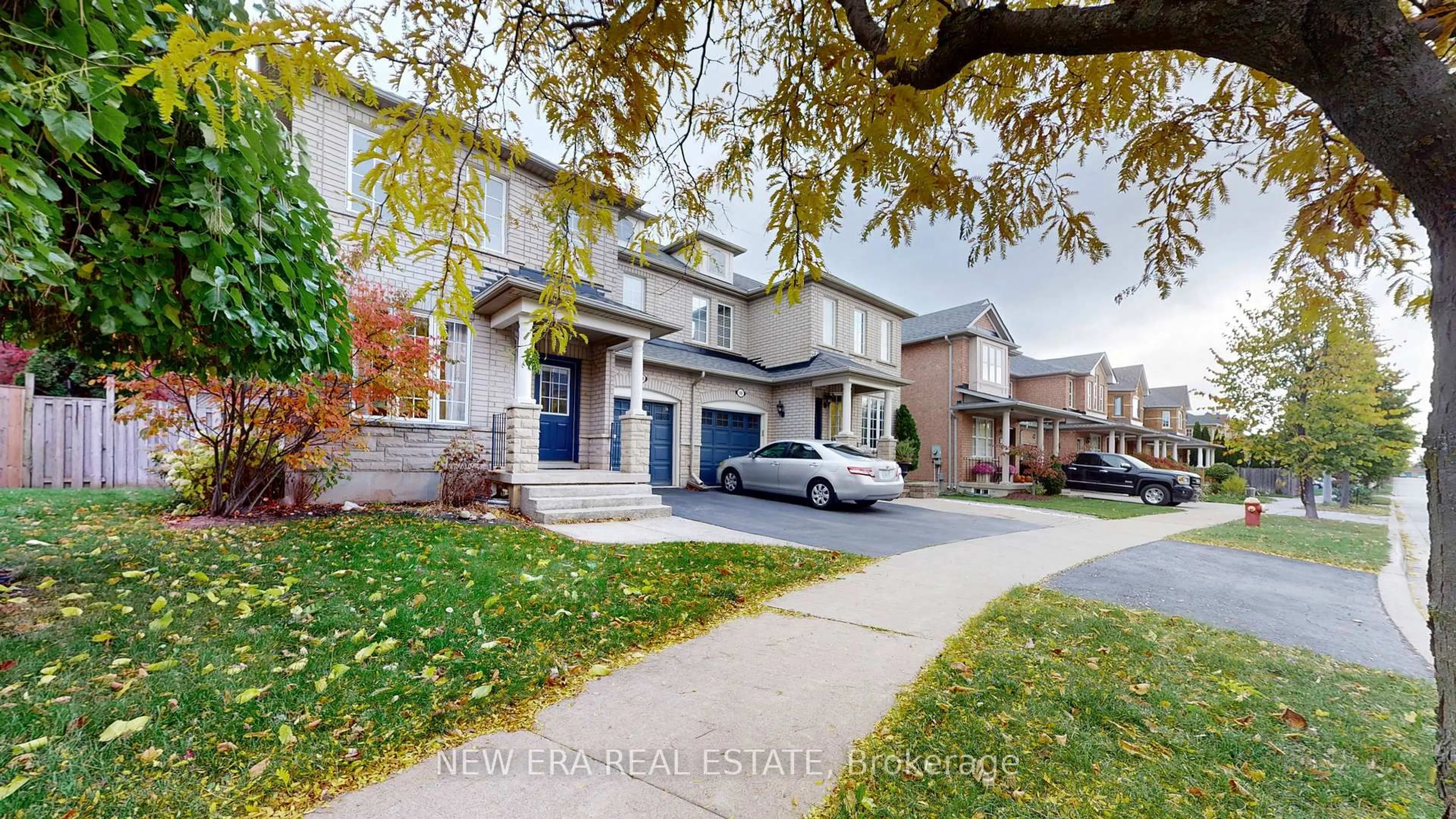 A pic from outside/outdoor area/front of a property/back of a property/a pic from drone, street for 496 Delphine Dr, Burlington Ontario L7L 6W8