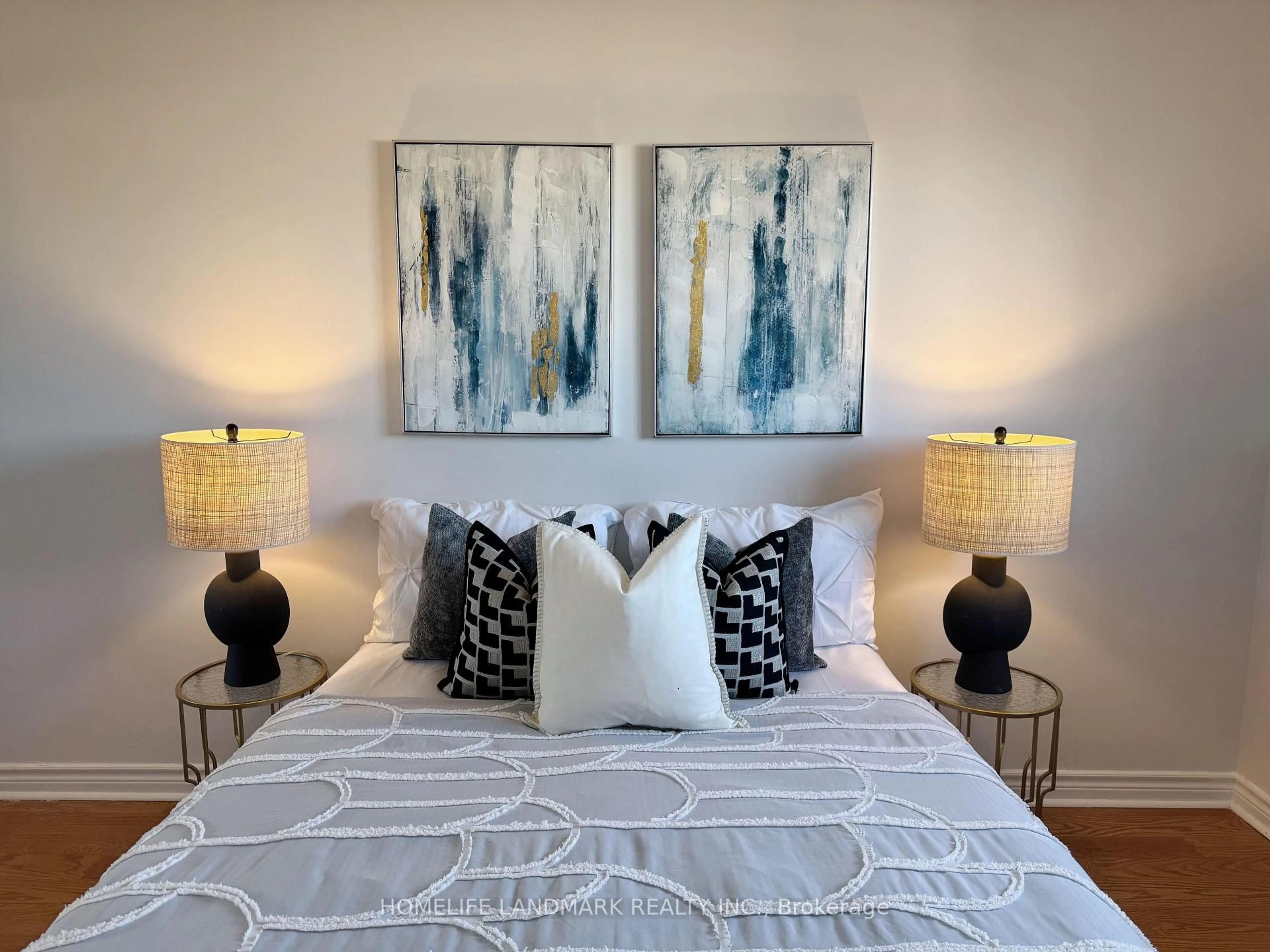 Bedroom with bed, unknown for 5159 Sunray Dr, Mississauga Ontario L5R 2T9