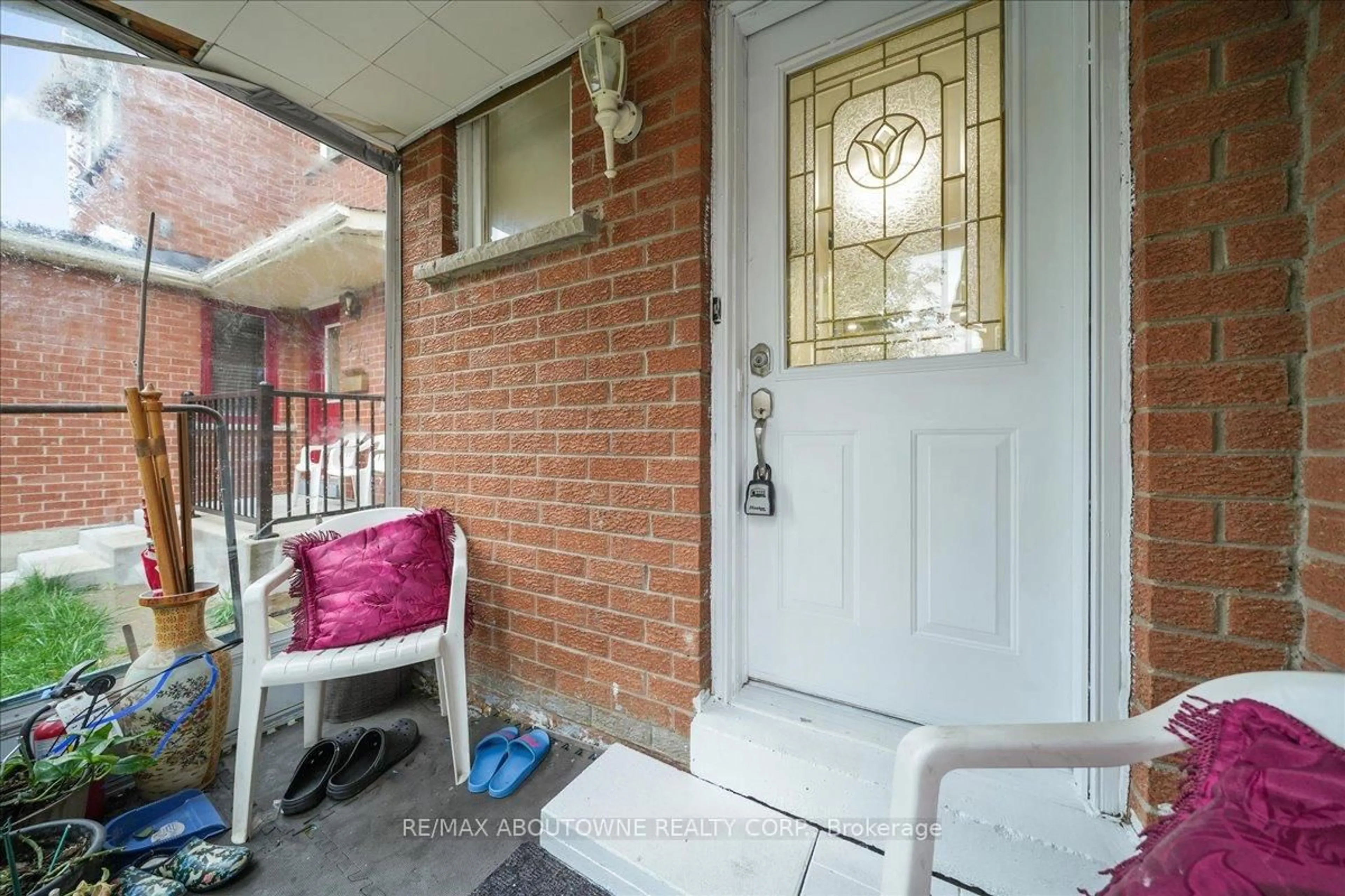 Indoor entryway for 676 Galloway Cres, Mississauga Ontario L5C 3W1