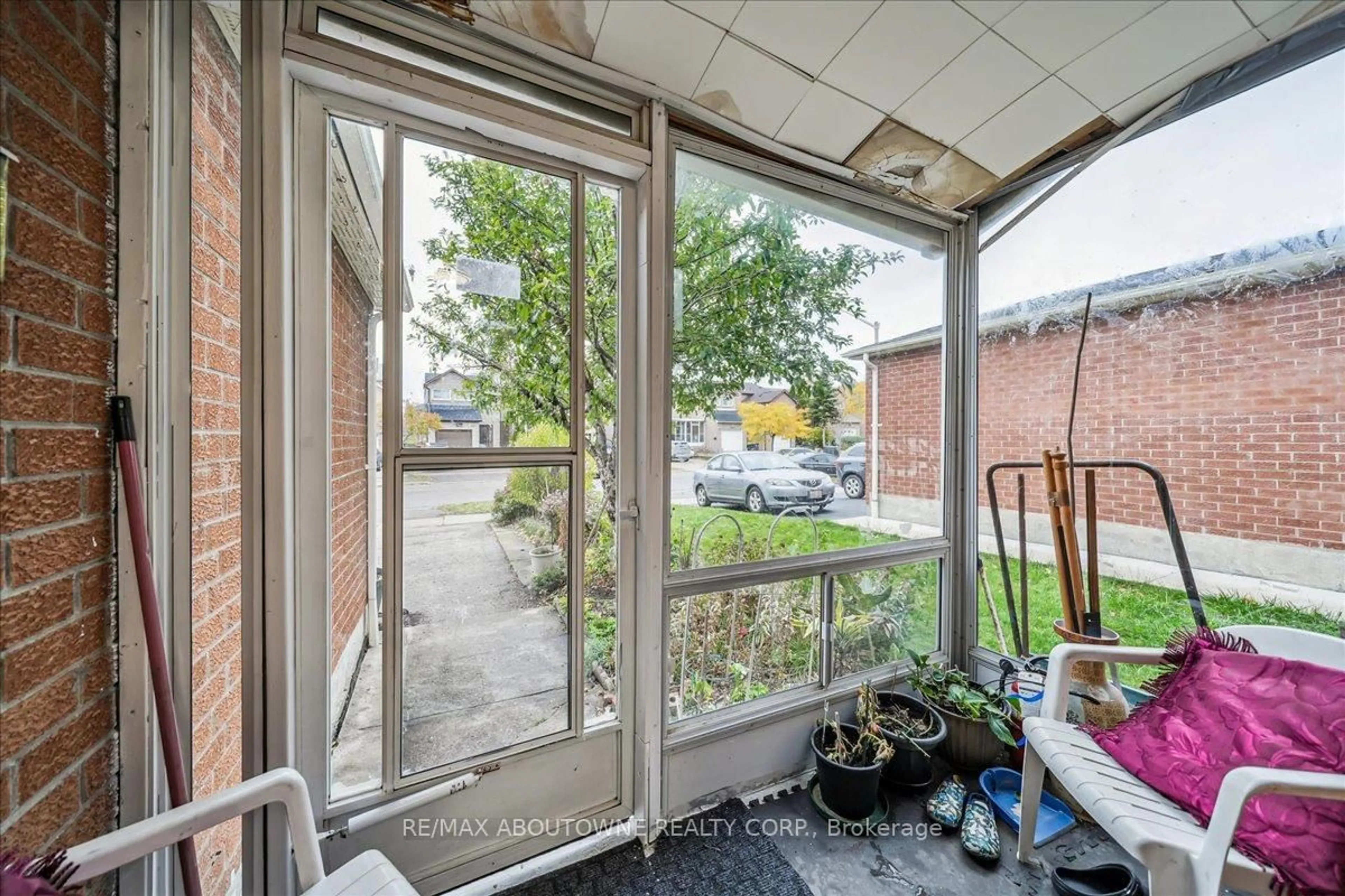 Patio, street for 676 Galloway Cres, Mississauga Ontario L5C 3W1