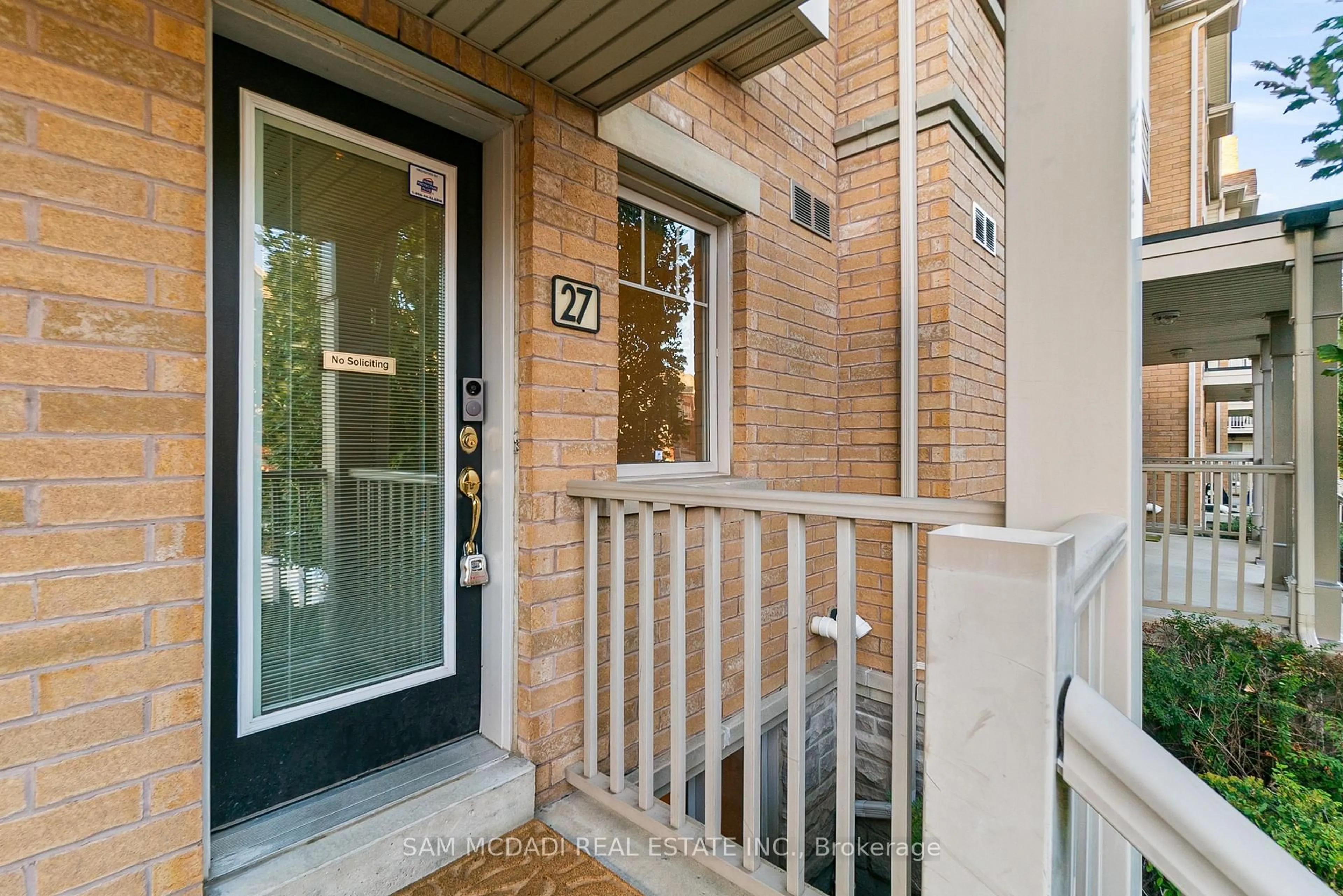 Indoor entryway for 3250 Bentley Dr #27, Mississauga Ontario L5M 0P7